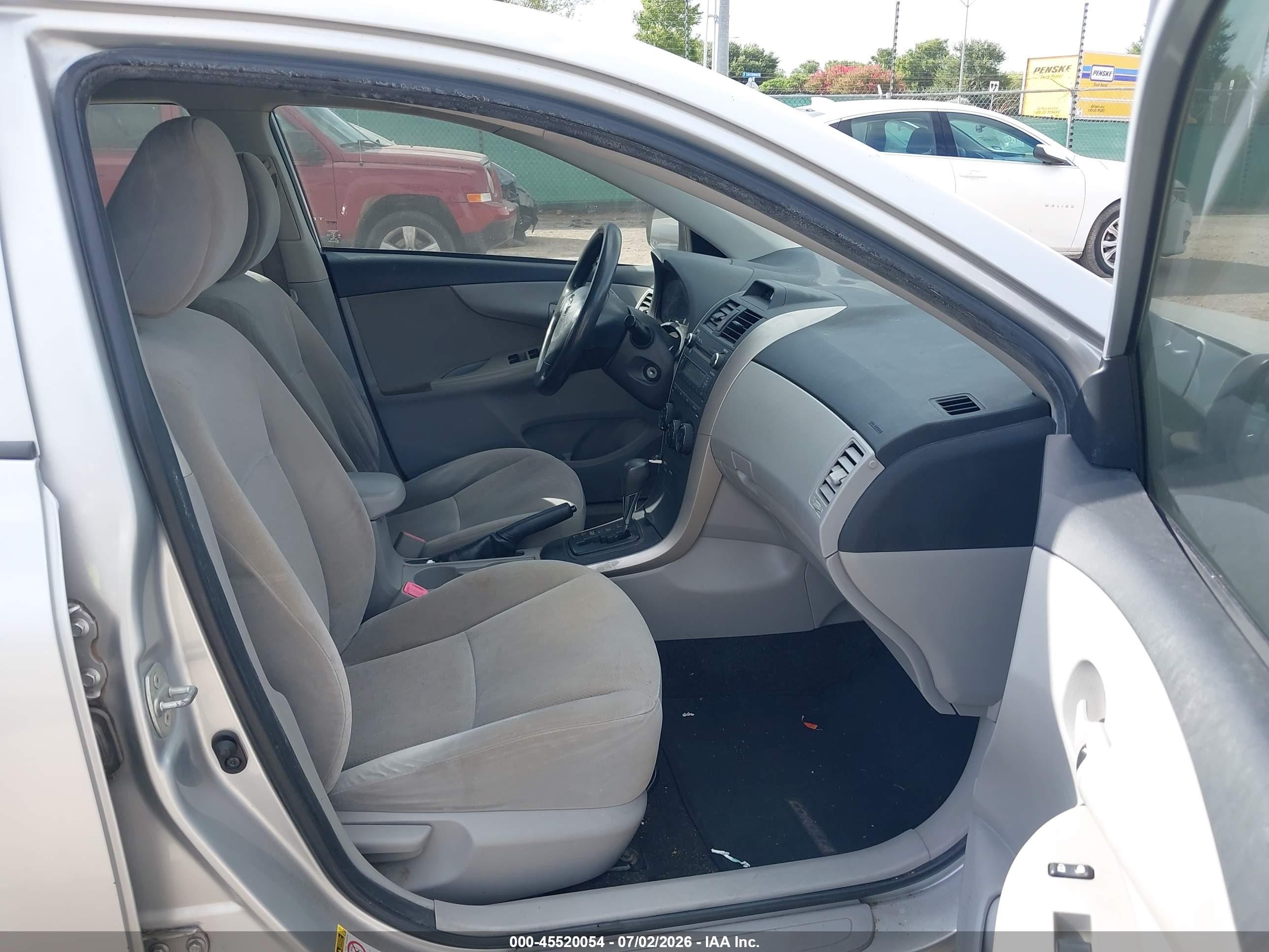 2013 Toyota Corolla L Silver vin: JTDBU4EE4DJ115032