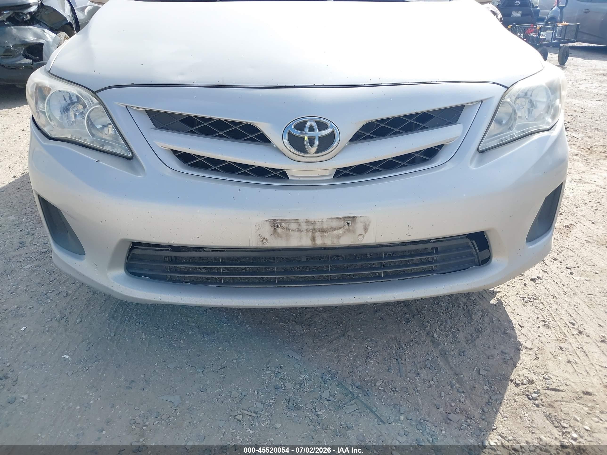 2013 Toyota Corolla L Silver vin: JTDBU4EE4DJ115032