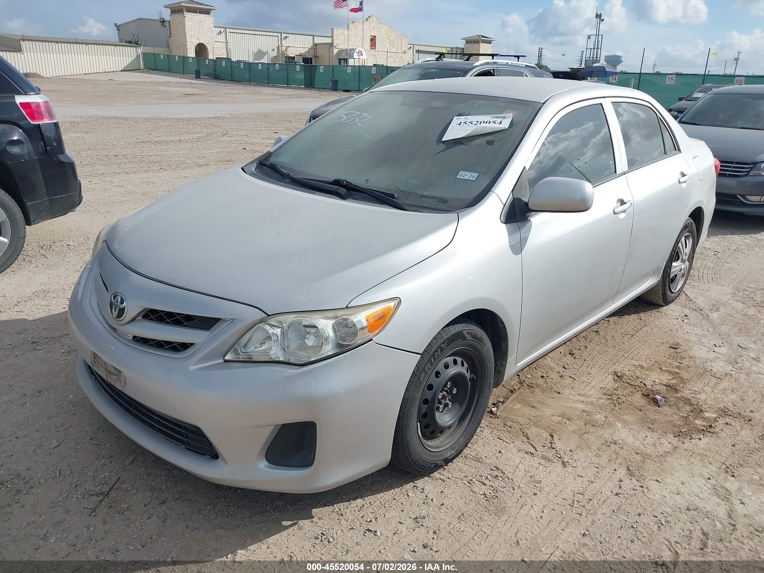 2013 Toyota Corolla L Silver vin: JTDBU4EE4DJ115032