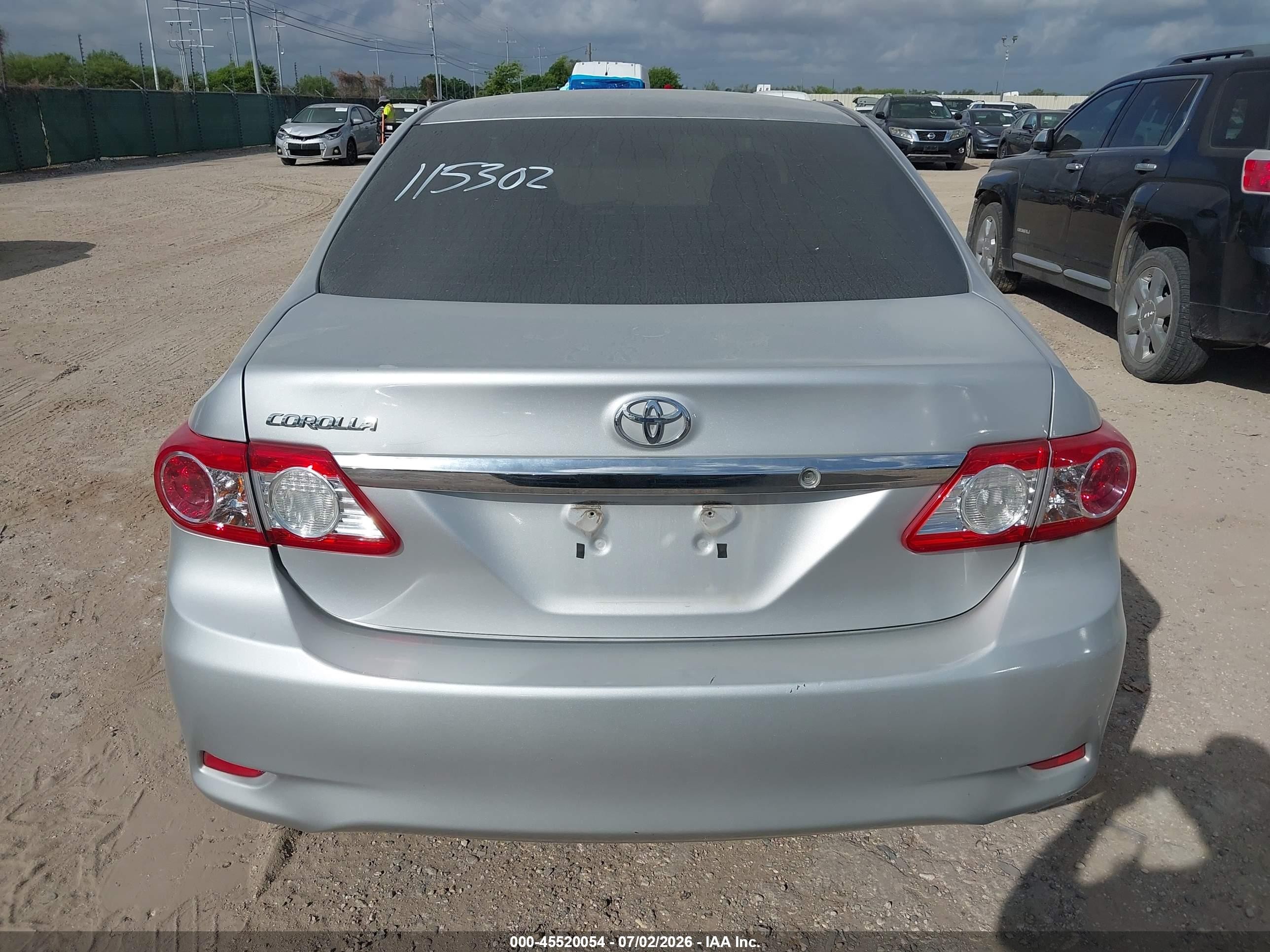 2013 Toyota Corolla L Silver vin: JTDBU4EE4DJ115032