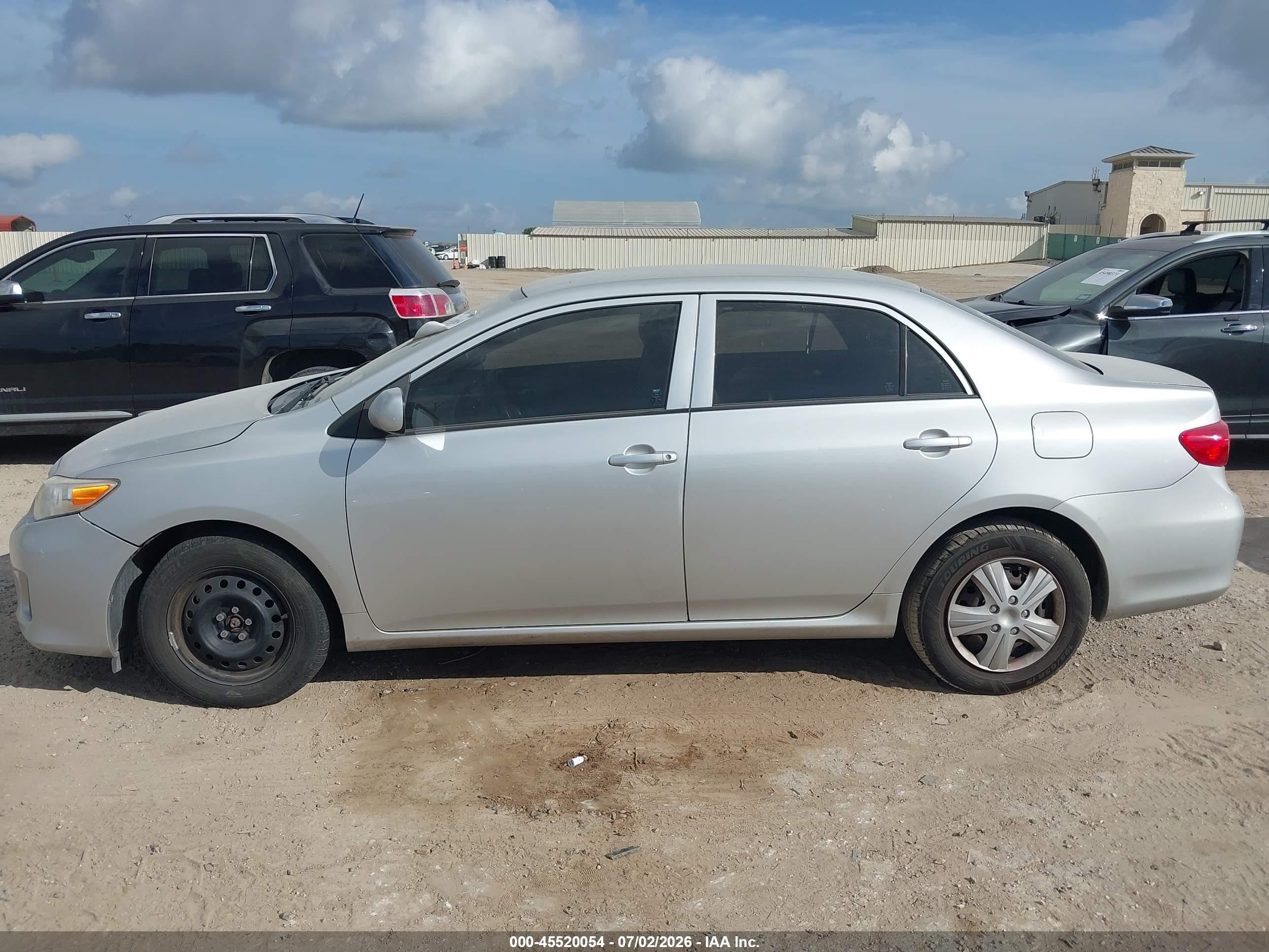 2013 Toyota Corolla L Silver vin: JTDBU4EE4DJ115032