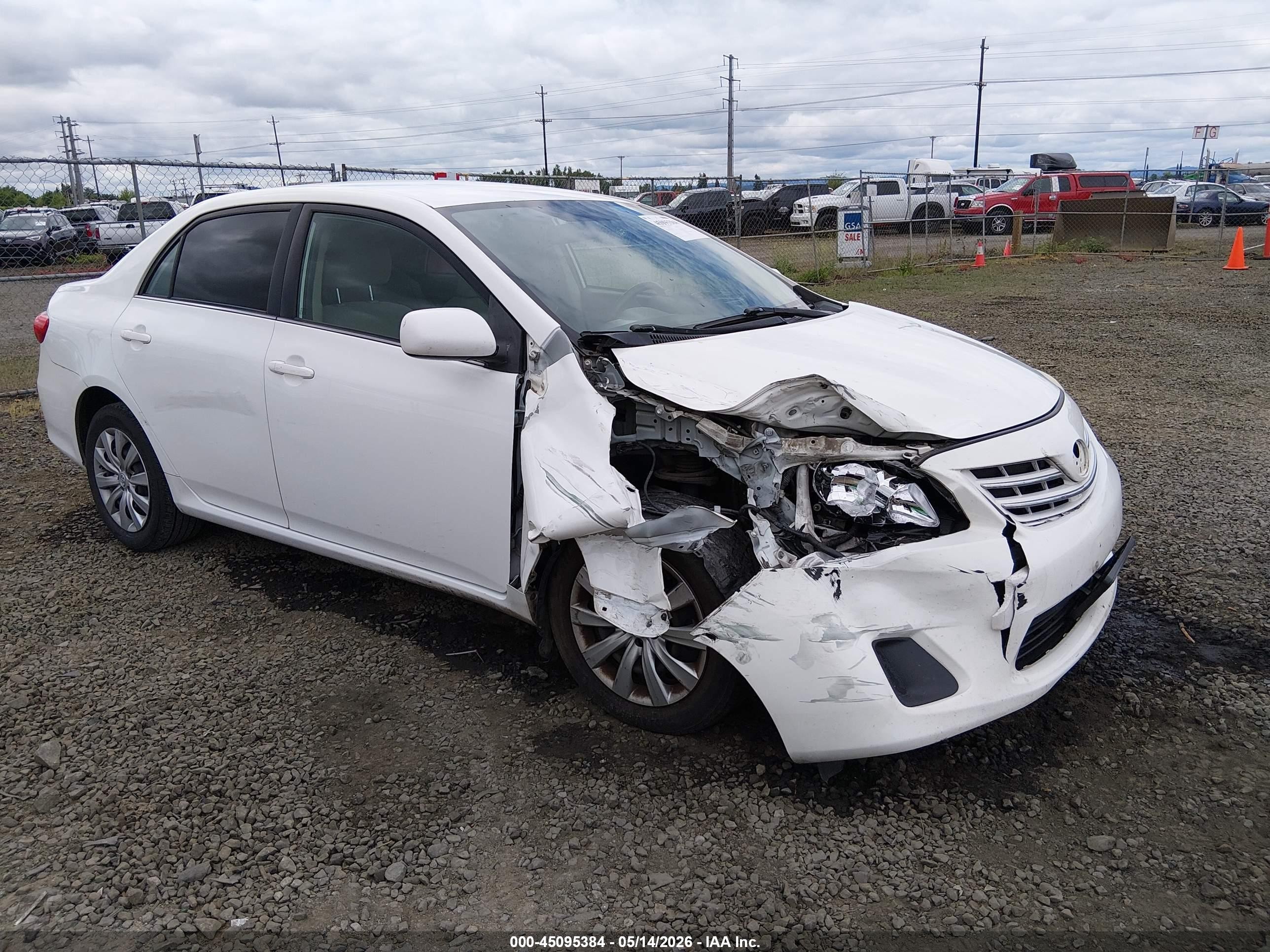 2013 Toyota Corolla Le White vin: JTDBU4EE4DJ115662