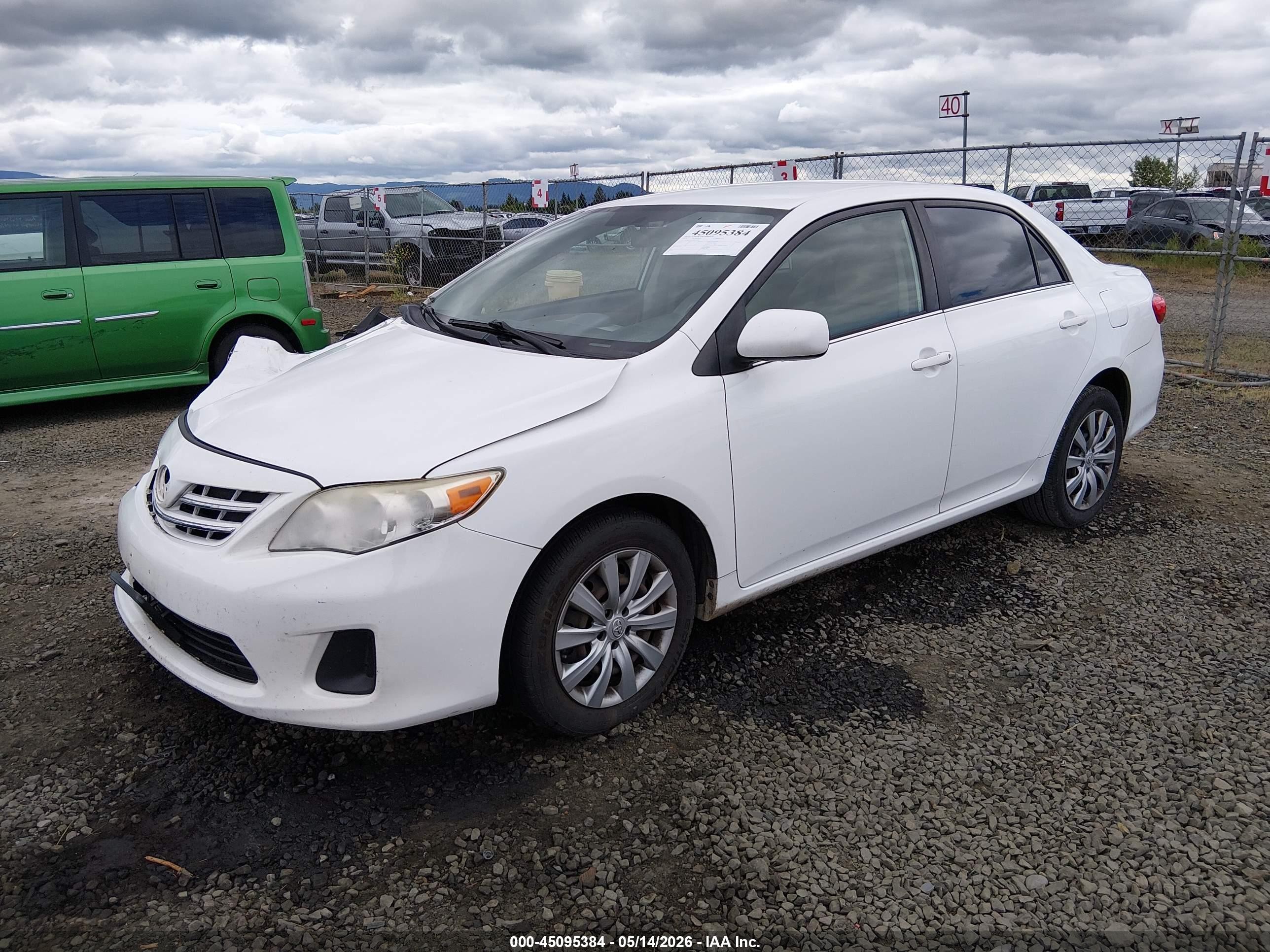 2013 Toyota Corolla Le White vin: JTDBU4EE4DJ115662