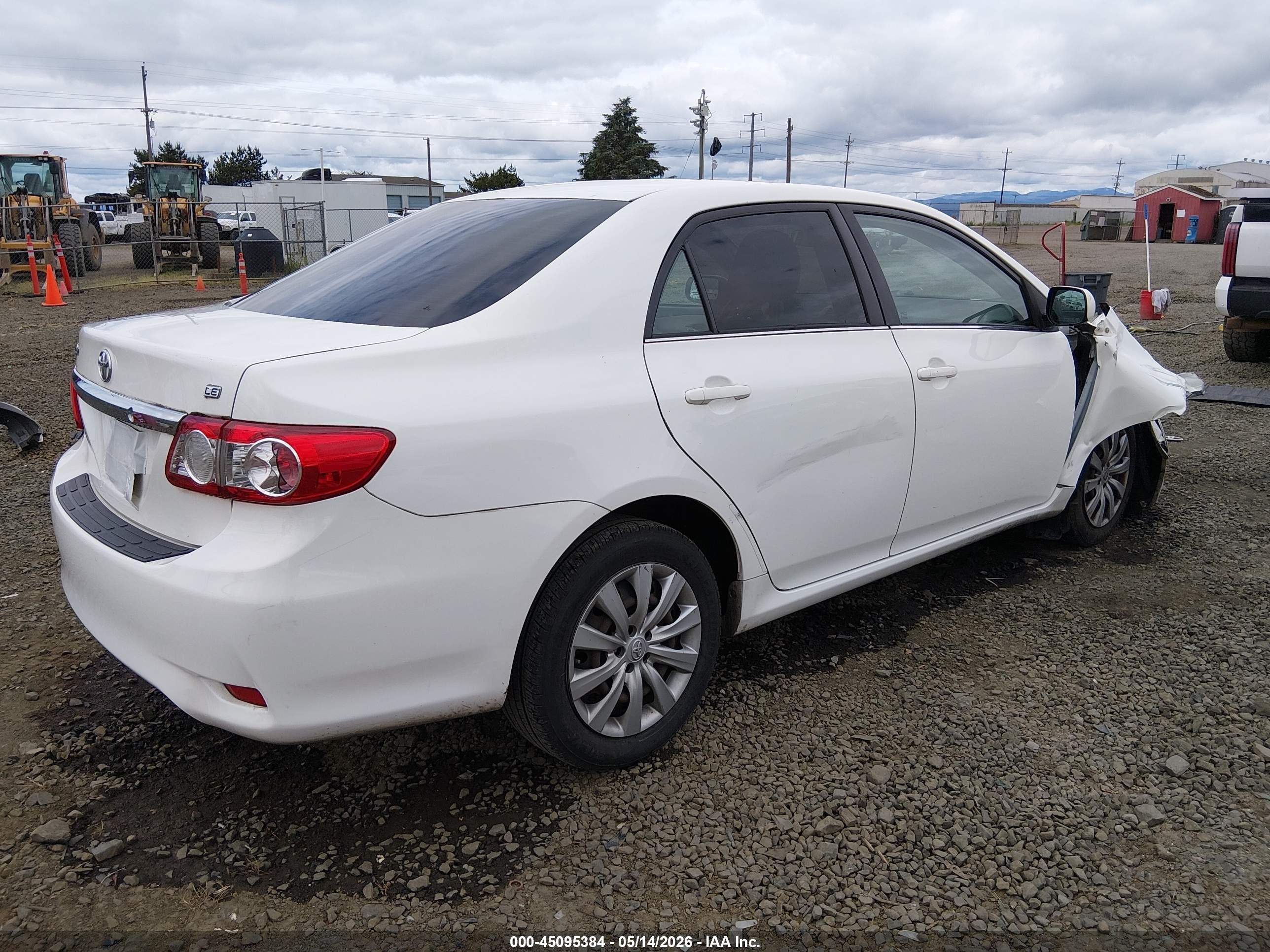 2013 Toyota Corolla Le White vin: JTDBU4EE4DJ115662