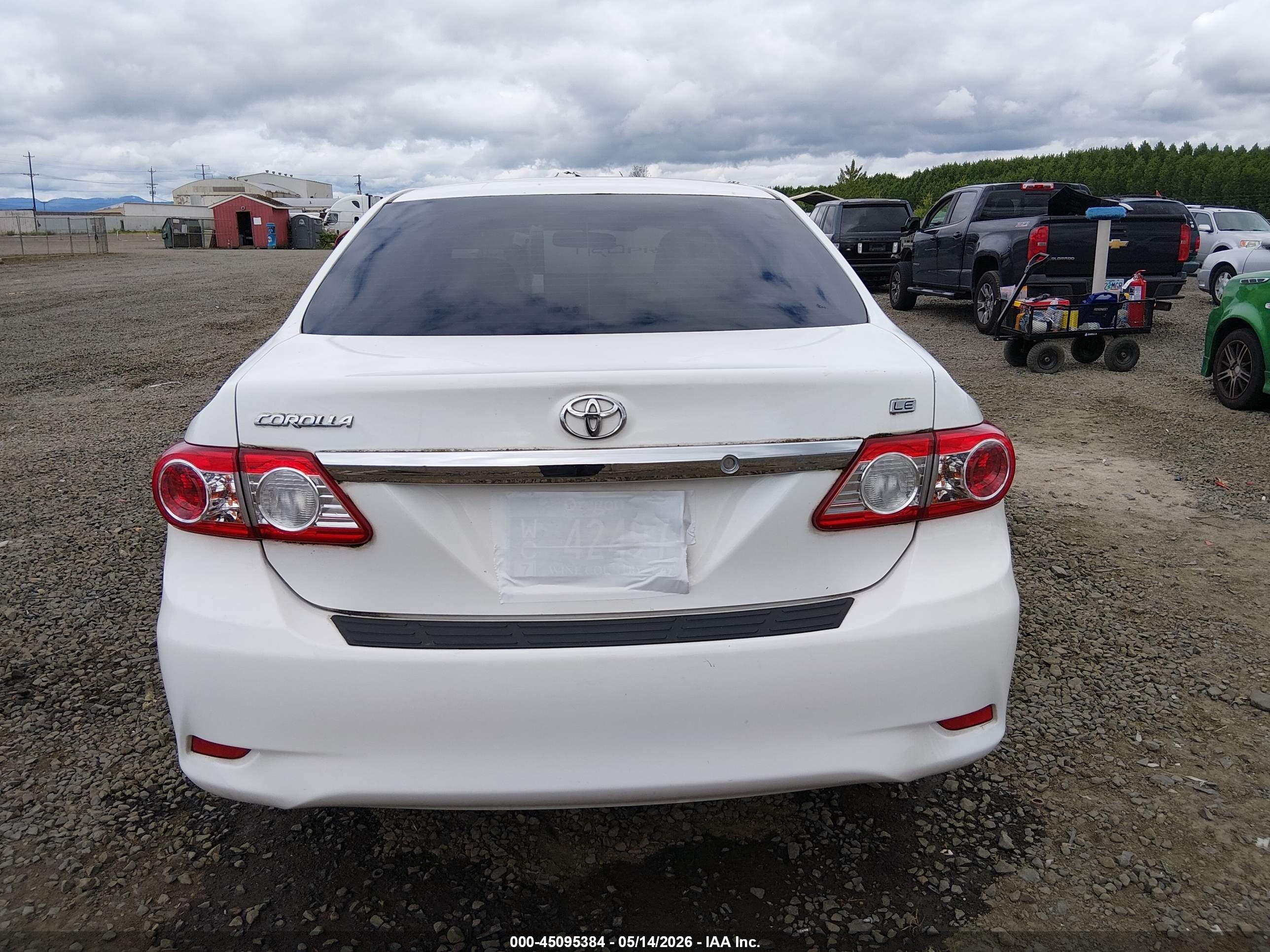 2013 Toyota Corolla Le White vin: JTDBU4EE4DJ115662