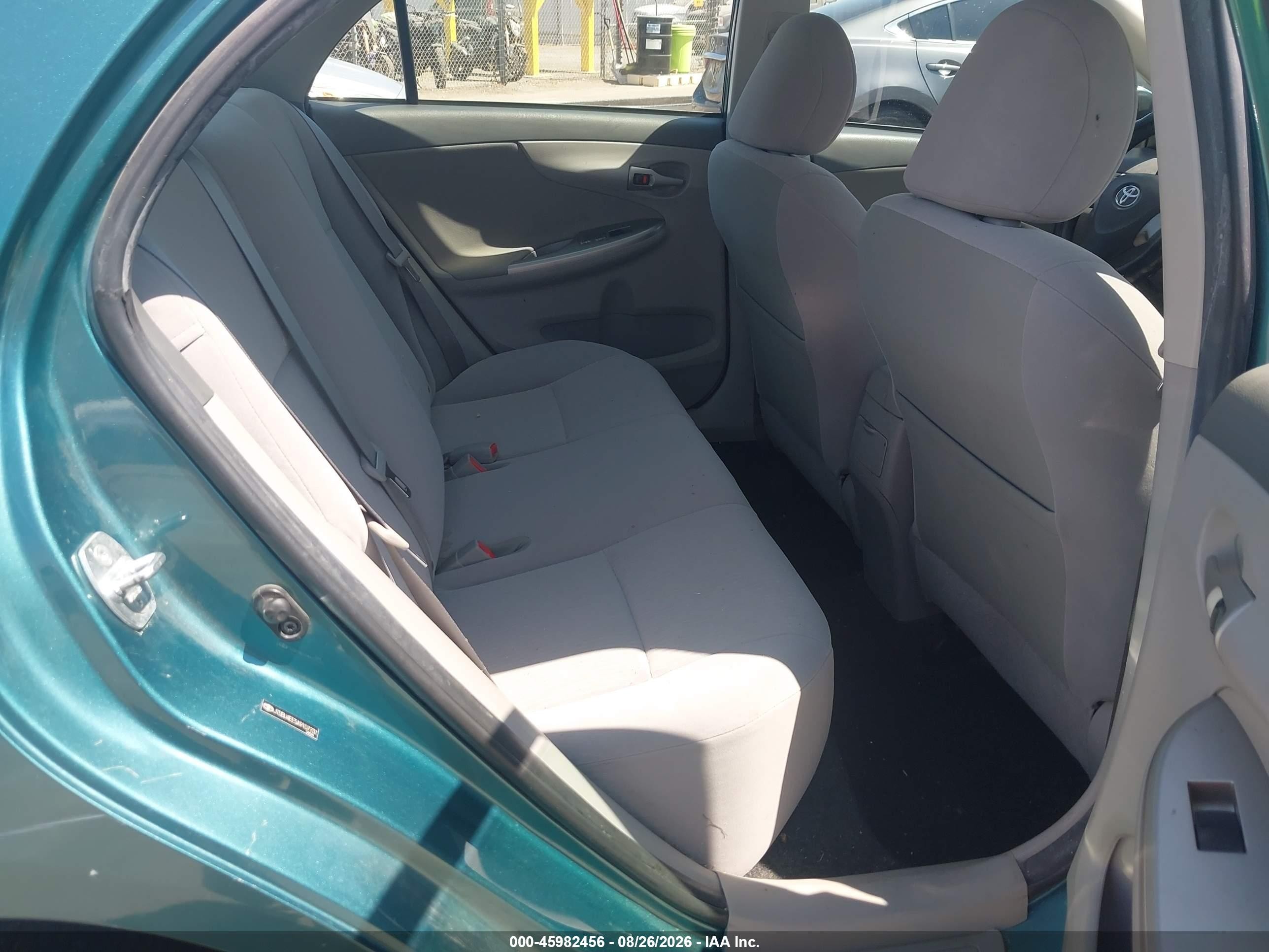 2010 Toyota Corolla Le Green vin: JTDBU4EE5A9107731