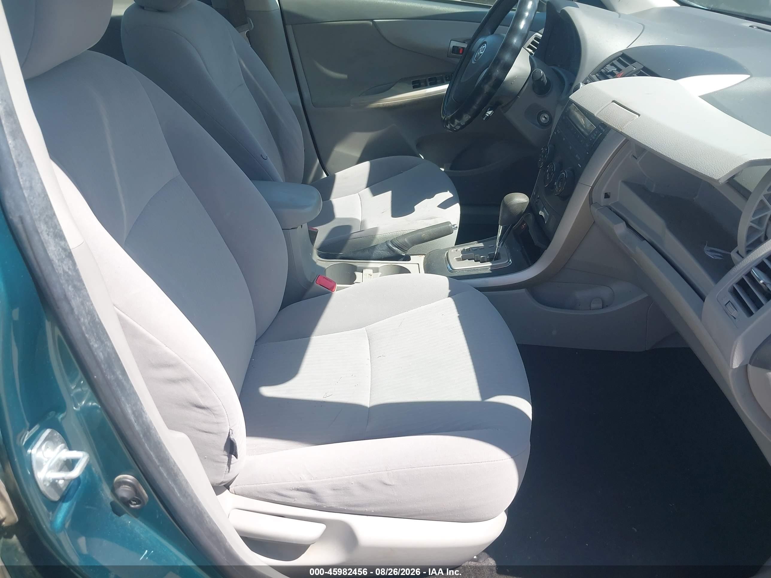 2010 Toyota Corolla Le Green vin: JTDBU4EE5A9107731