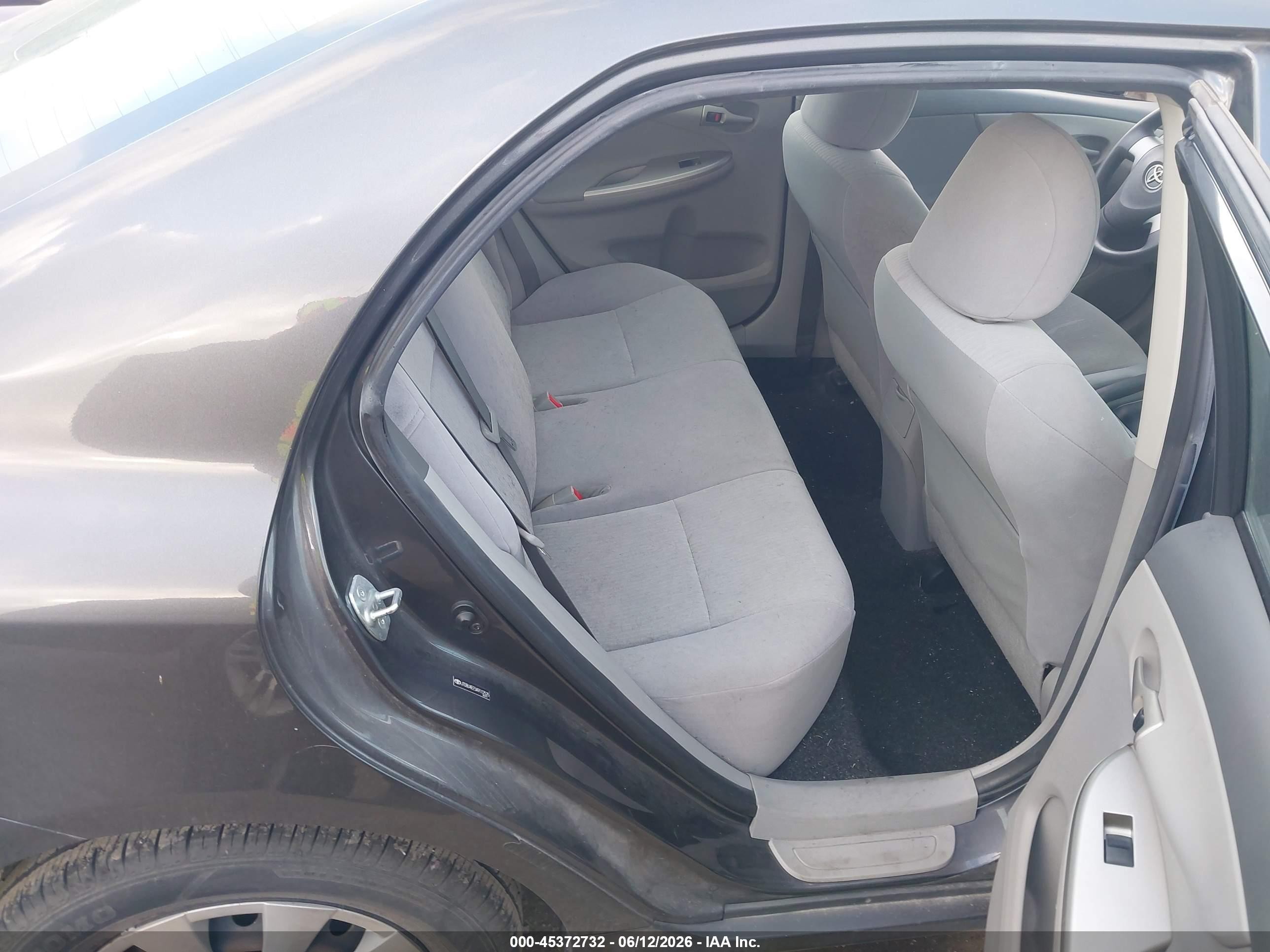 2010 Toyota Corolla Le Gray vin: JTDBU4EE5A9112525