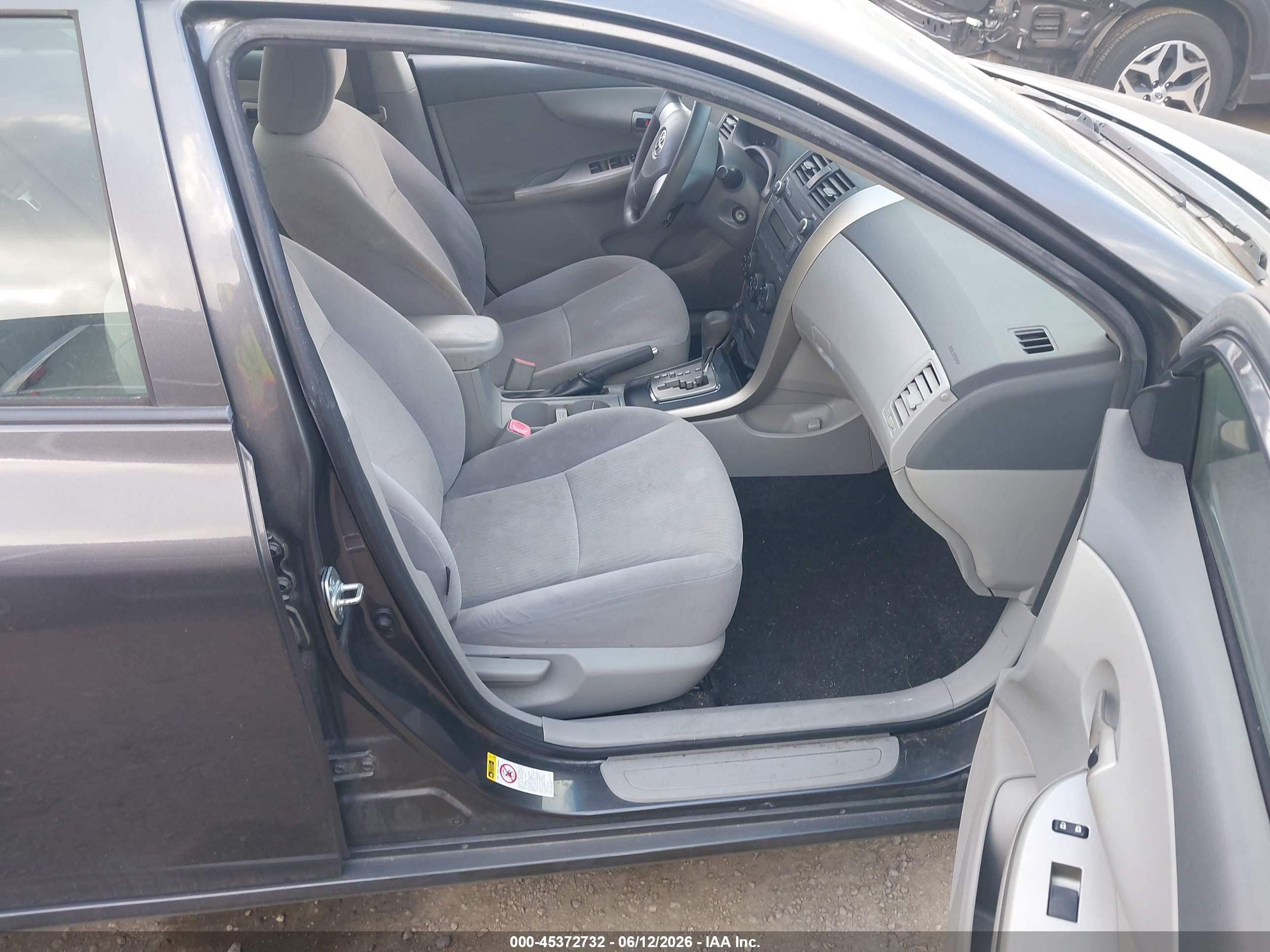 2010 Toyota Corolla Le Gray vin: JTDBU4EE5A9112525