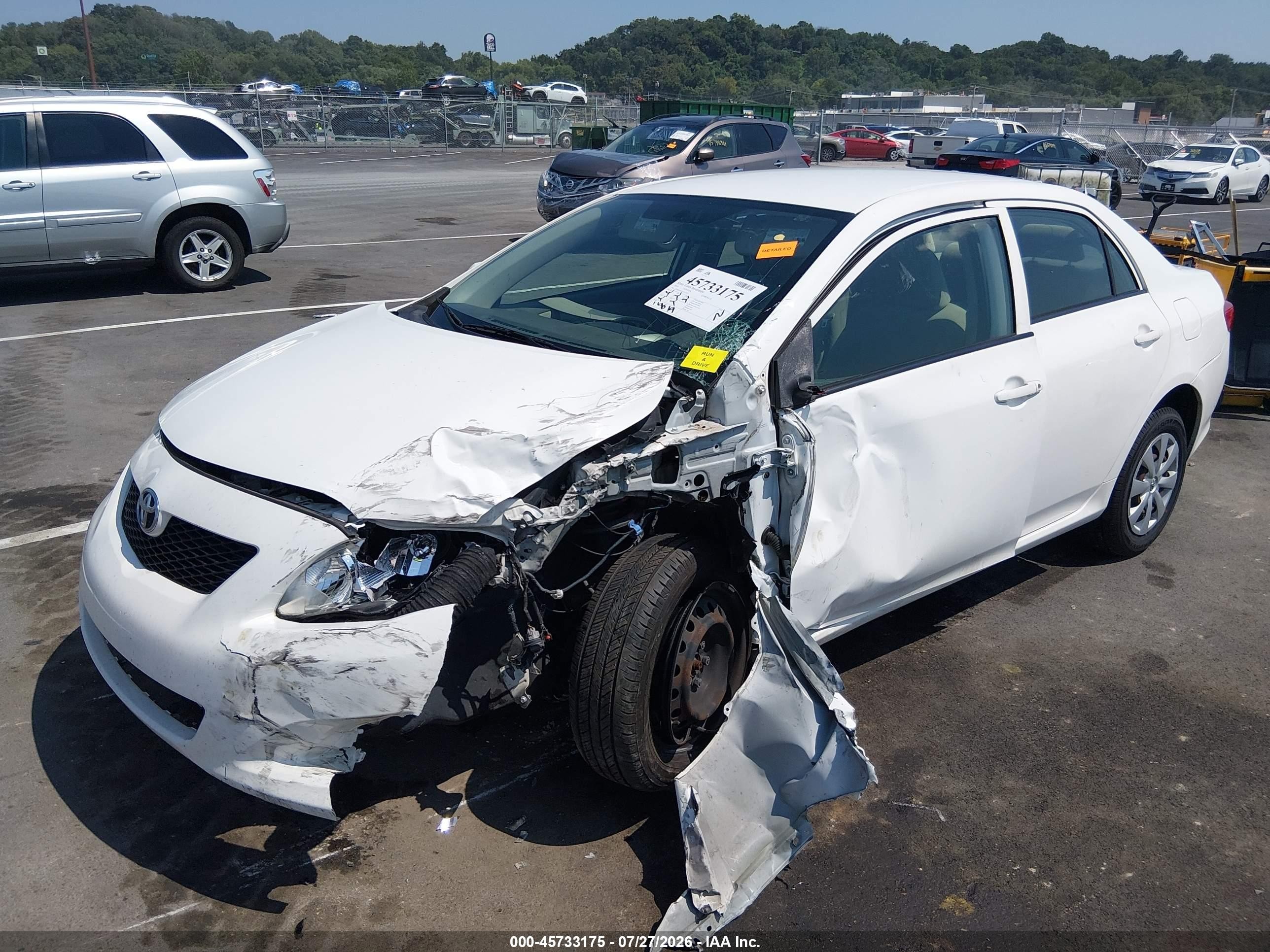 2010 Toyota Corolla Le White vin: JTDBU4EE5A9117577