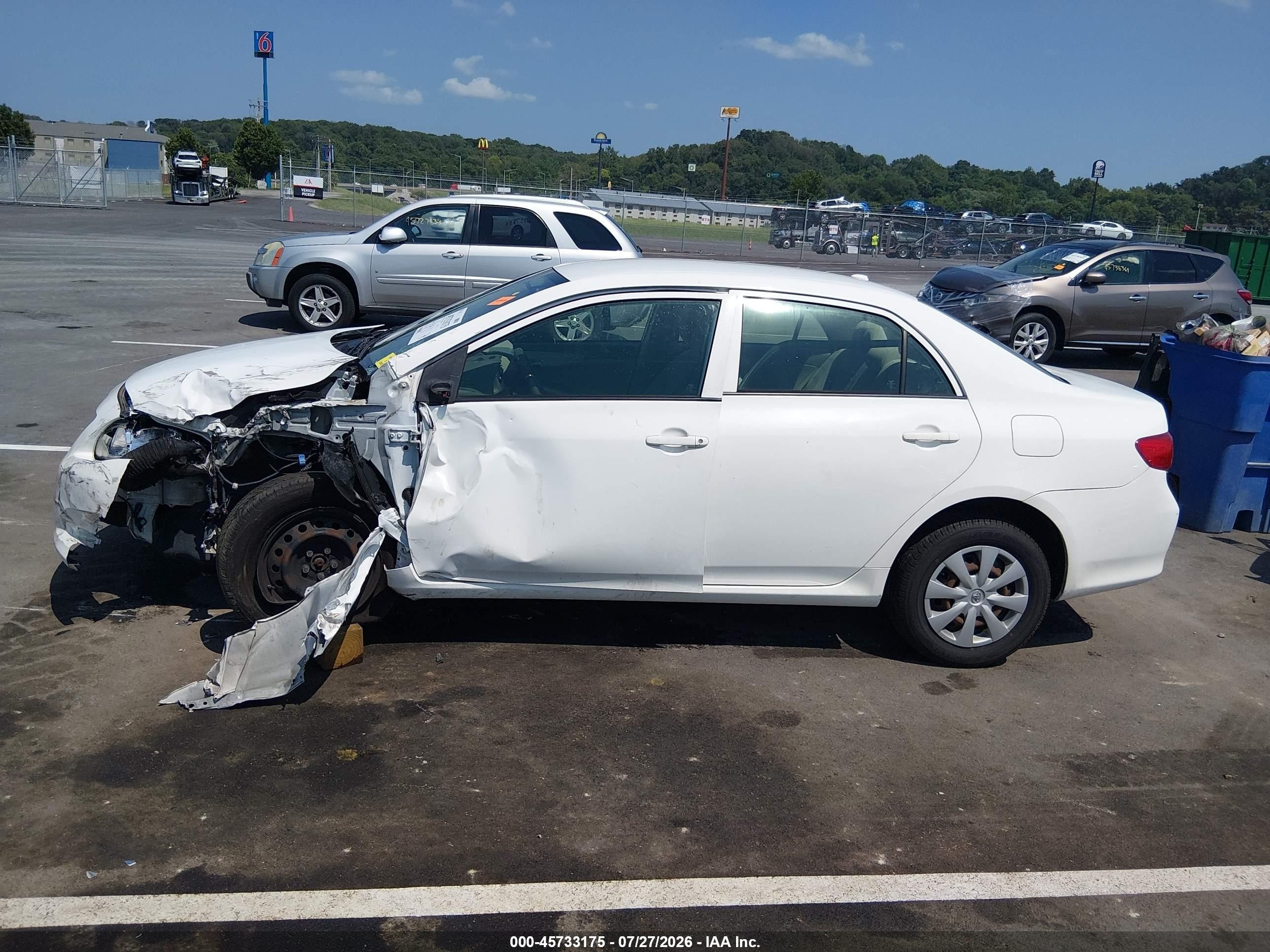 2010 Toyota Corolla Le White vin: JTDBU4EE5A9117577