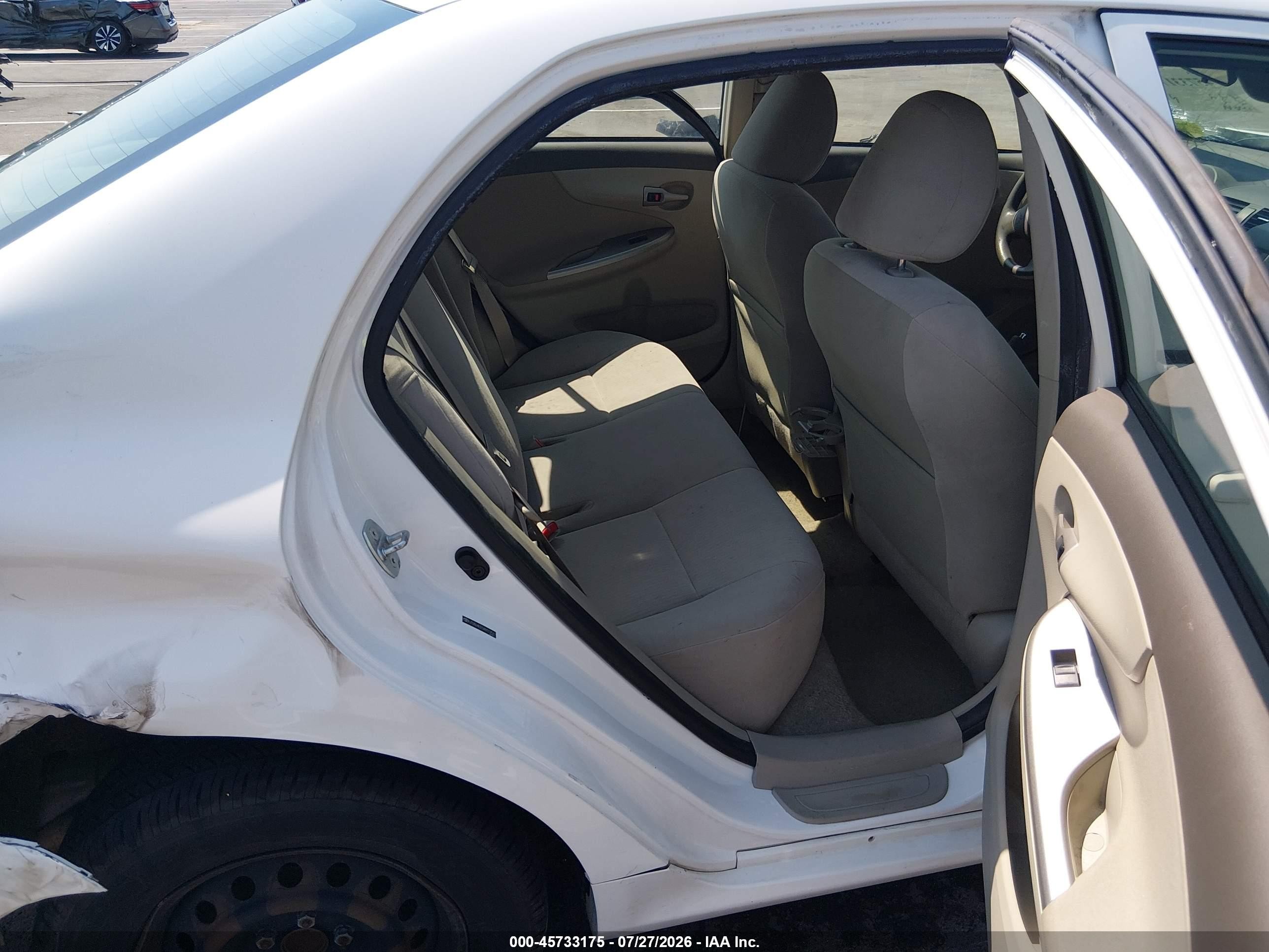 2010 Toyota Corolla Le White vin: JTDBU4EE5A9117577