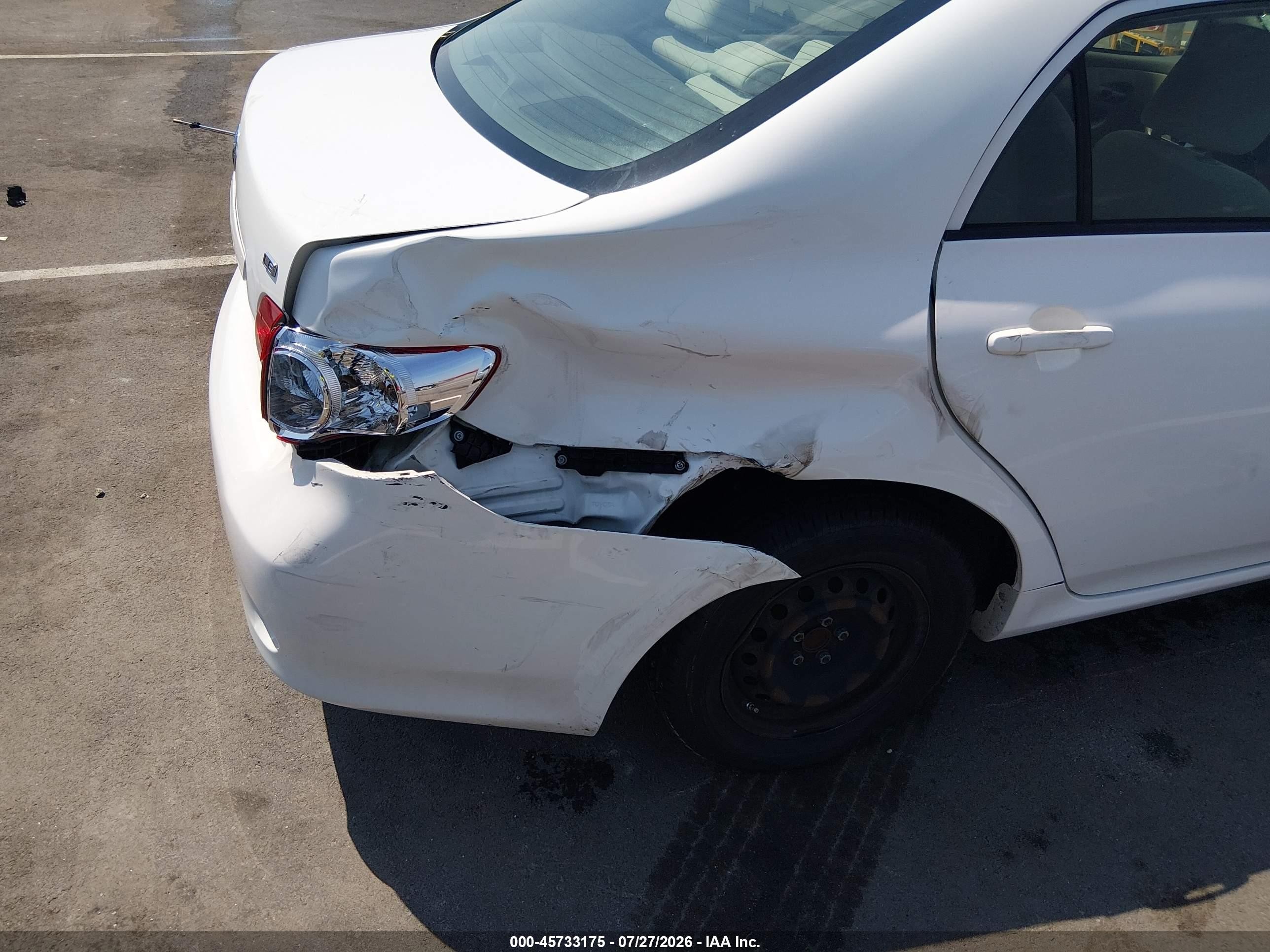 2010 Toyota Corolla Le White vin: JTDBU4EE5A9117577
