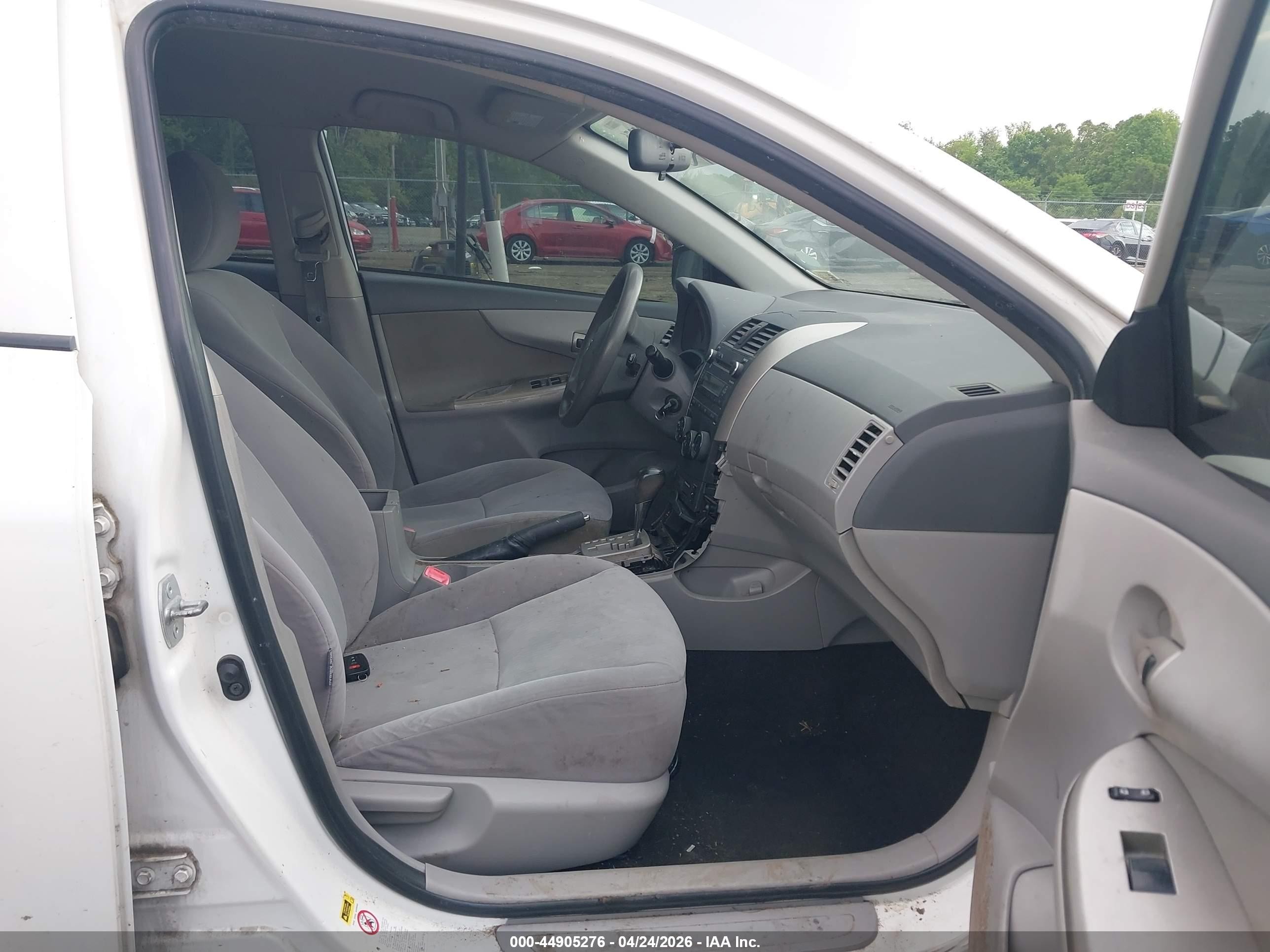 2010 Toyota Corolla Le White vin: JTDBU4EE5AJ065379