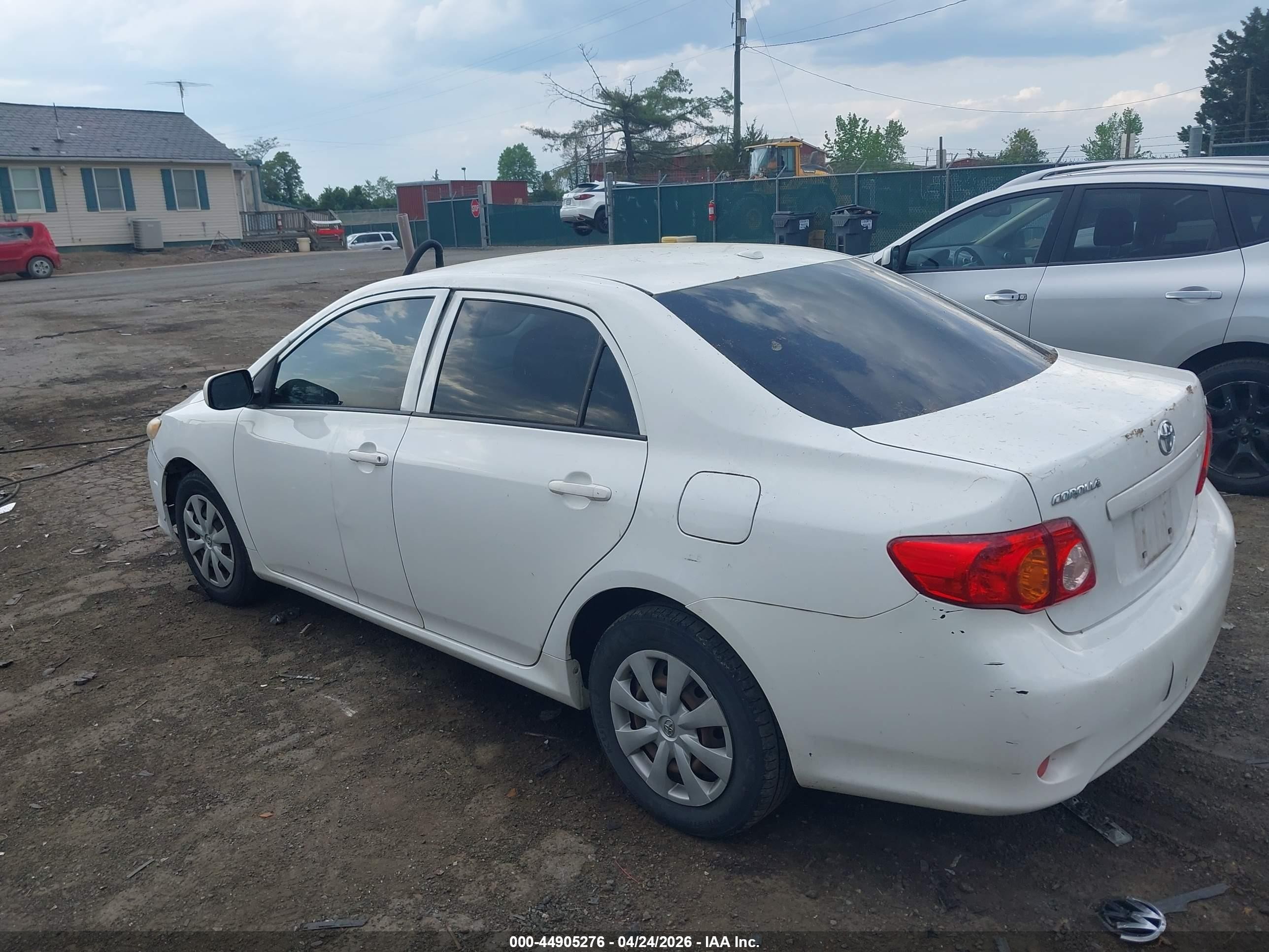 2010 Toyota Corolla Le White vin: JTDBU4EE5AJ065379