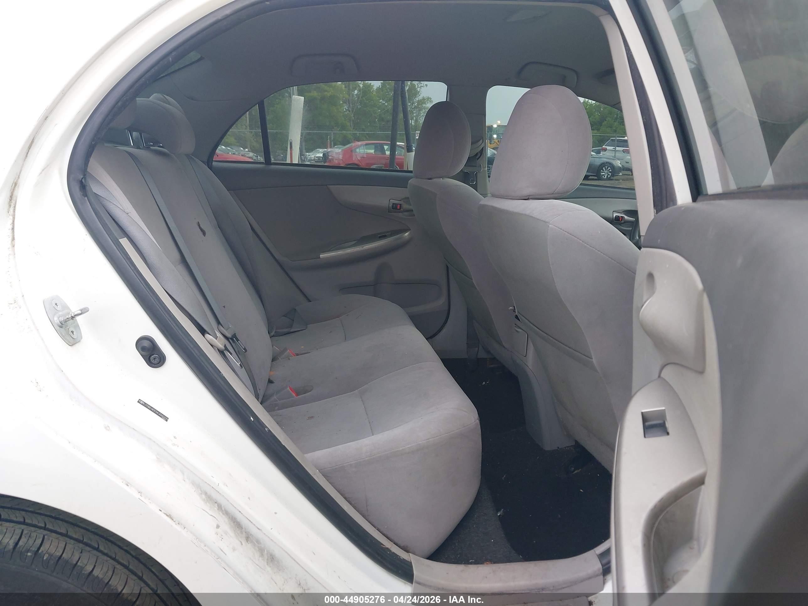2010 Toyota Corolla Le White vin: JTDBU4EE5AJ065379