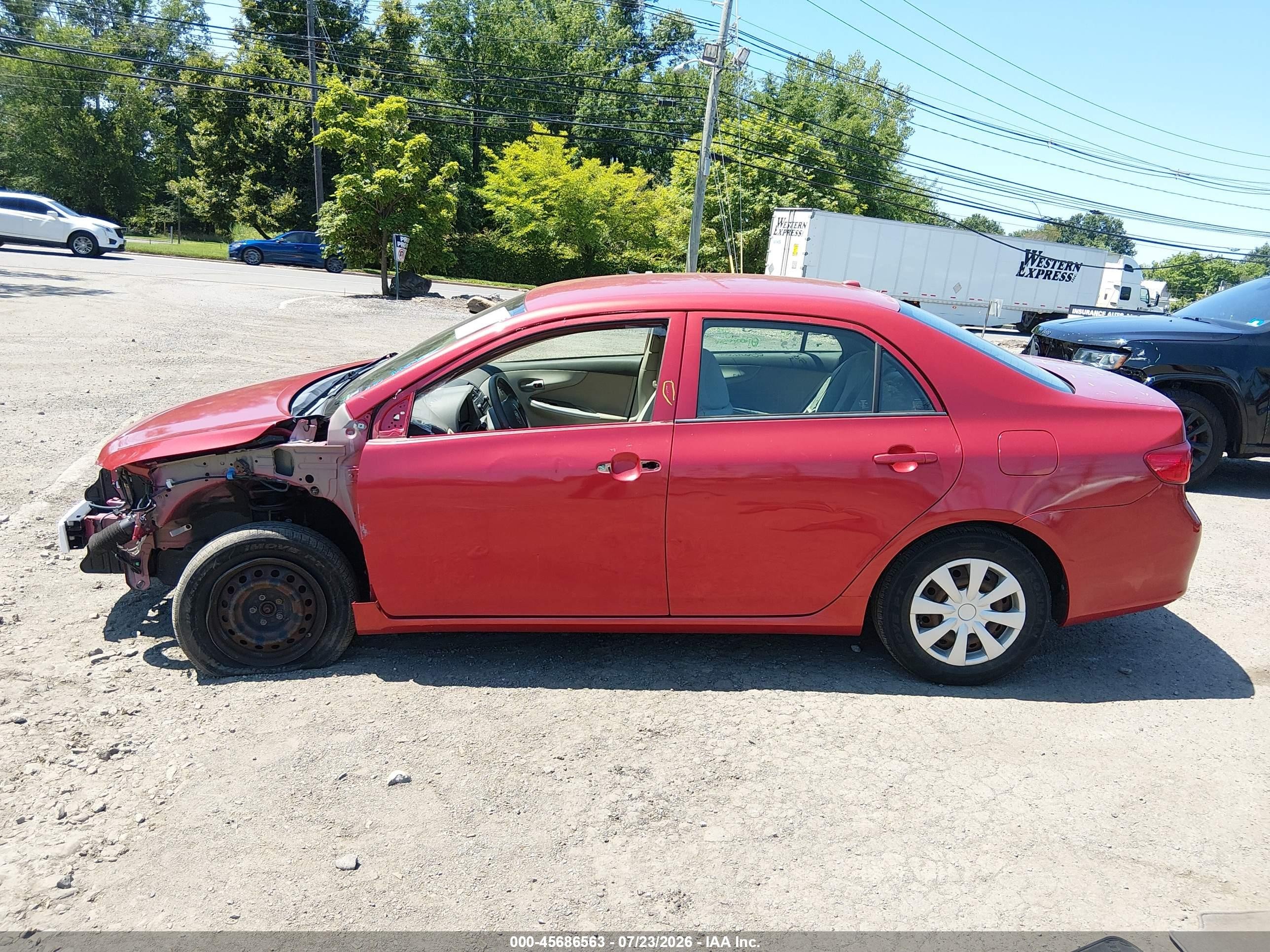 2010 Toyota Corolla Le Red vin: JTDBU4EE5AJ073708