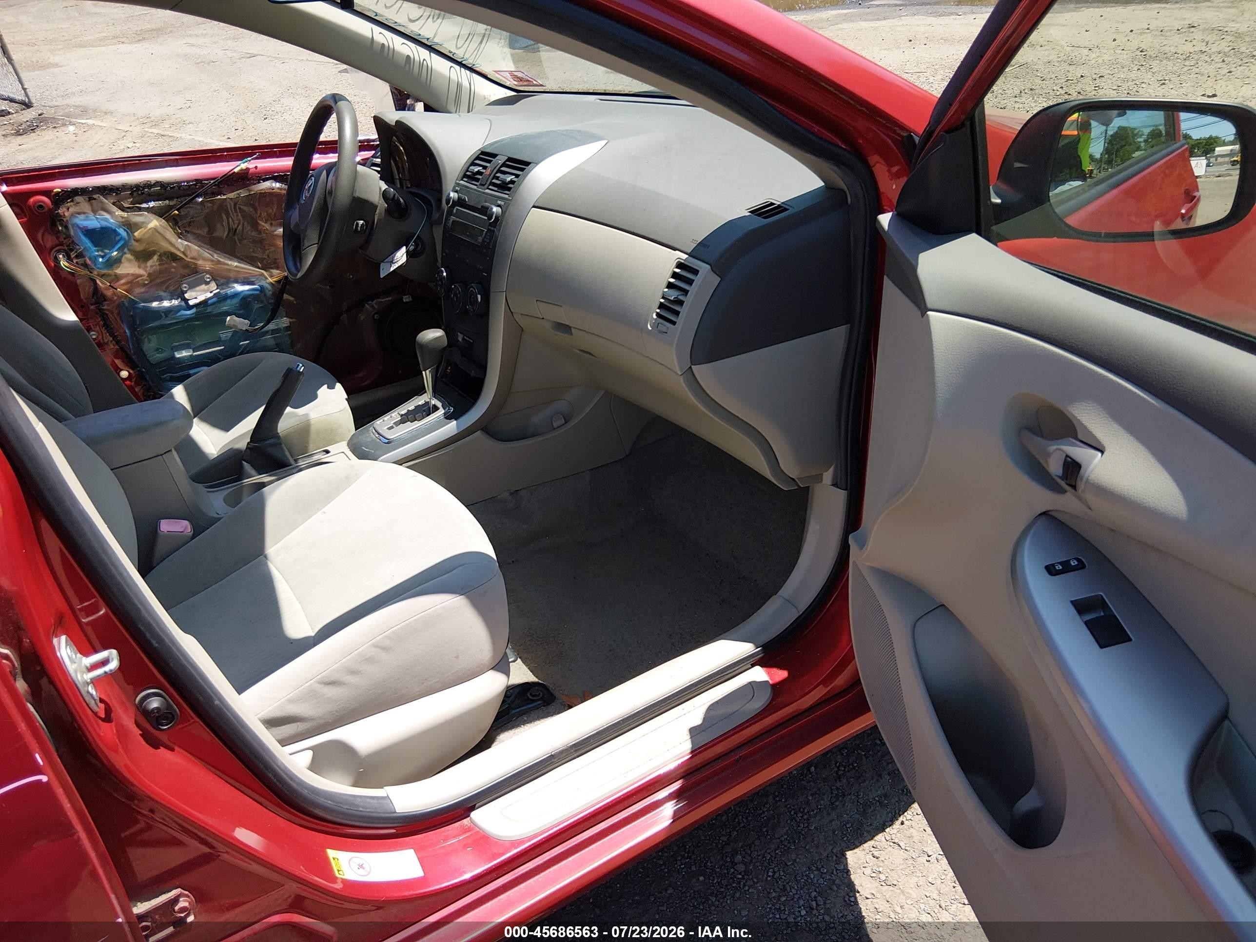 2010 Toyota Corolla Le Red vin: JTDBU4EE5AJ073708