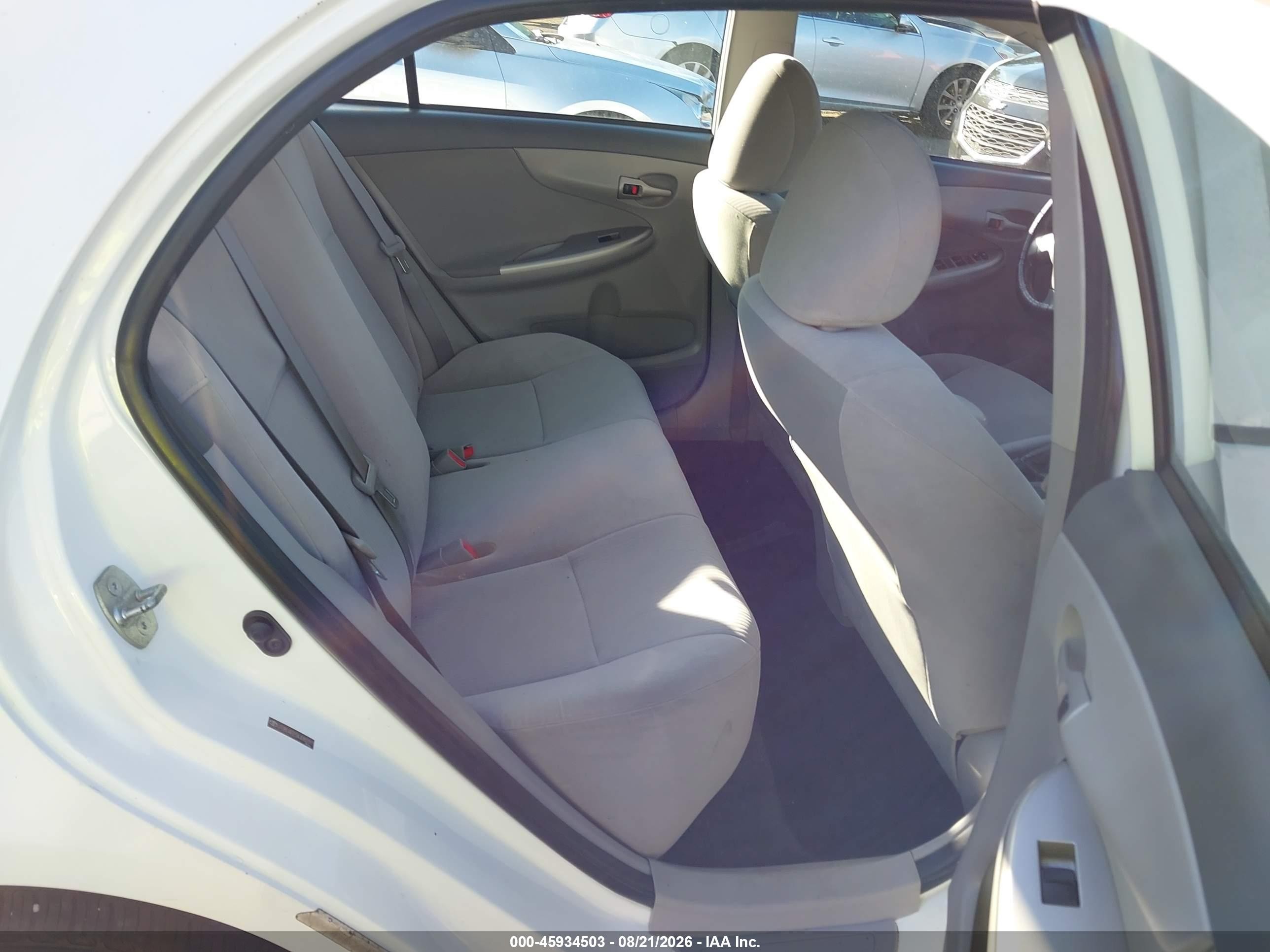 2010 Toyota Corolla Le White vin: JTDBU4EE5AJ082313