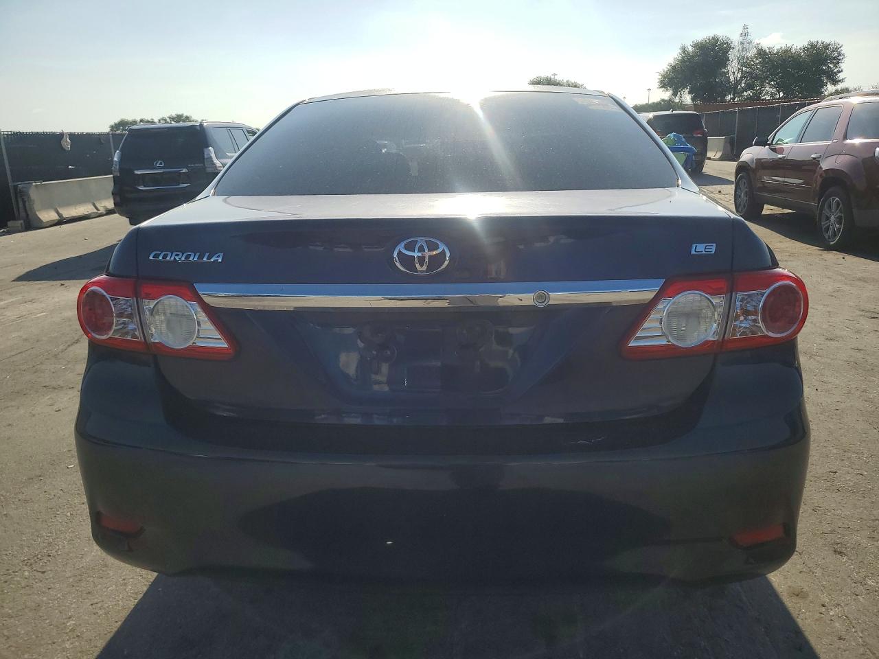 2011 Toyota Corolla Le Blue vin: JTDBU4EE5B9126104