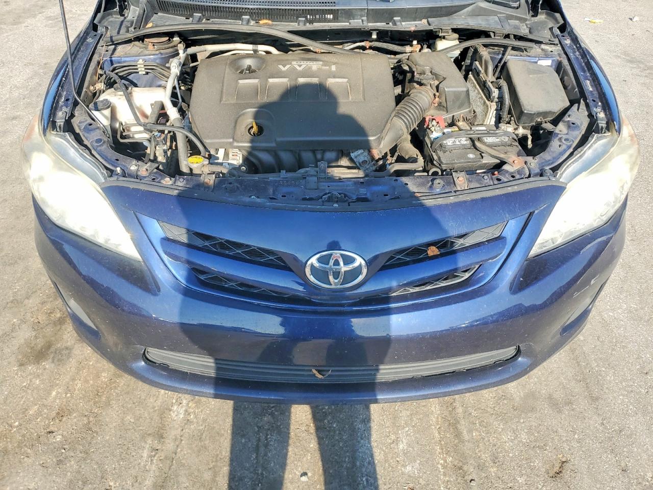2011 Toyota Corolla Le Blue vin: JTDBU4EE5B9126104