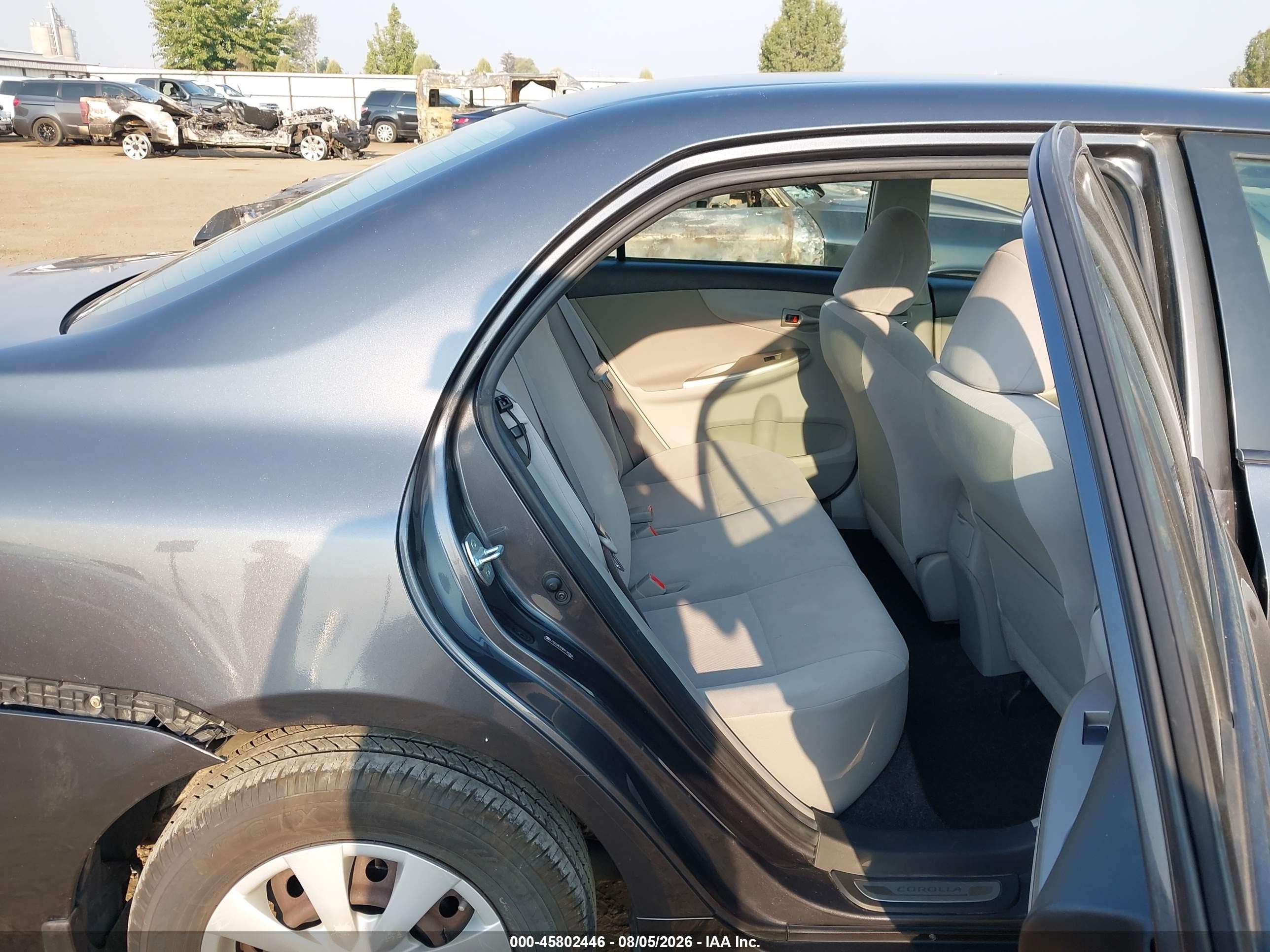 2011 Toyota Corolla Le Gray vin: JTDBU4EE5B9126359