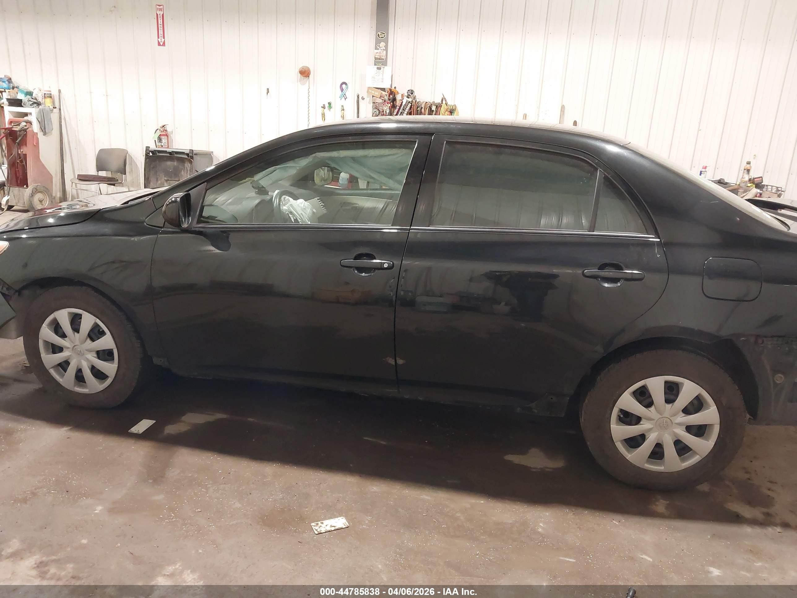 2011 Toyota Corolla Le Black vin: JTDBU4EE5B9138057
