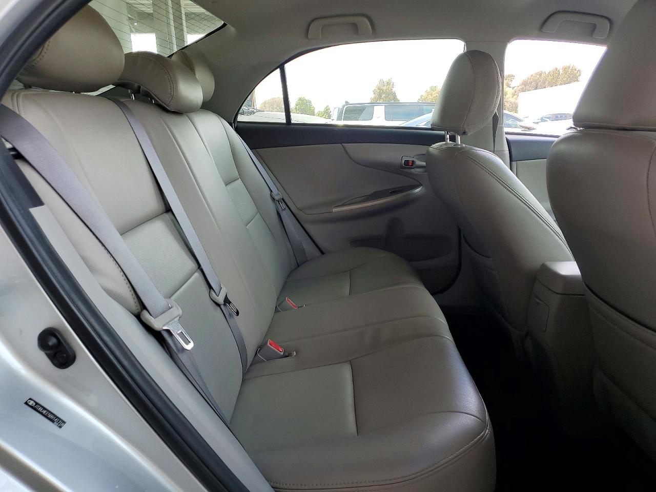 2011 Toyota Corolla Le Silver vin: JTDBU4EE5B9141718