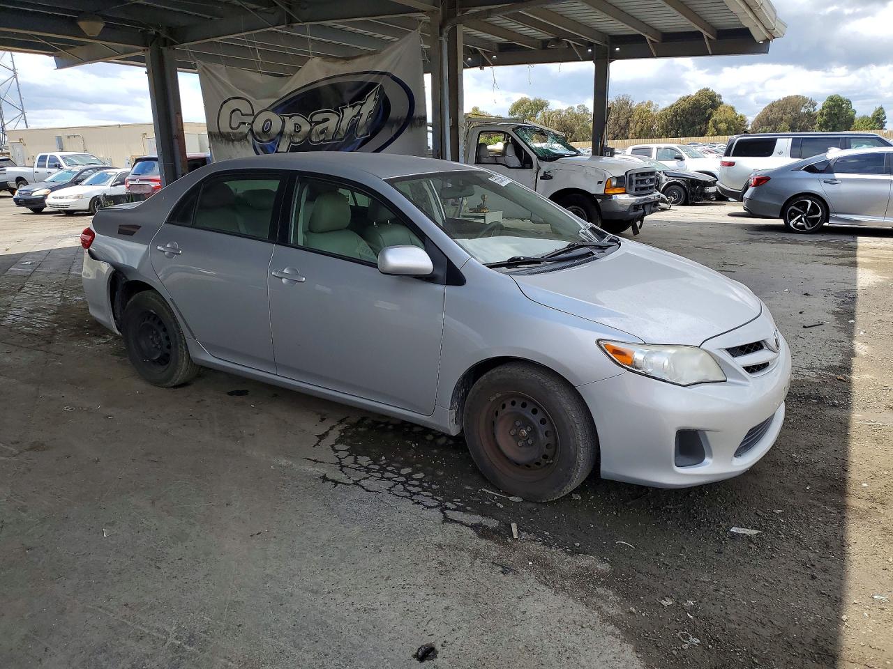 2011 Toyota Corolla Le Silver vin: JTDBU4EE5B9141718