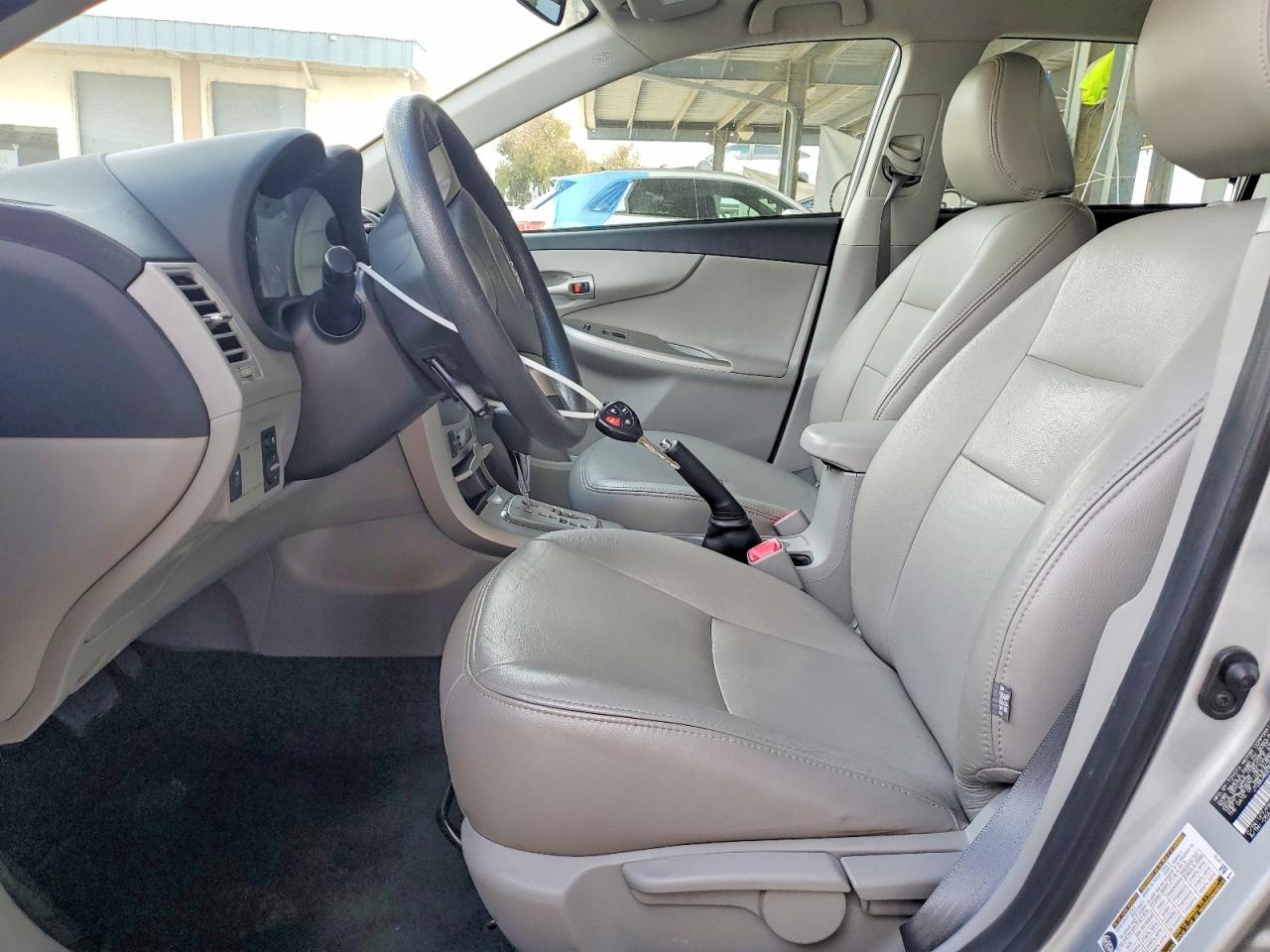 2011 Toyota Corolla Le Silver vin: JTDBU4EE5B9141718
