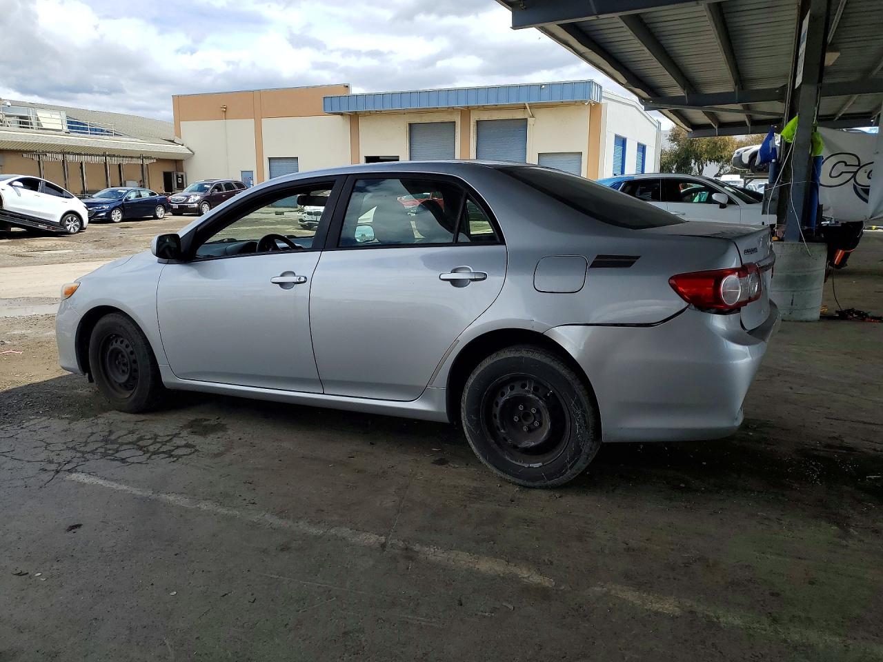 2011 Toyota Corolla Le Silver vin: JTDBU4EE5B9141718