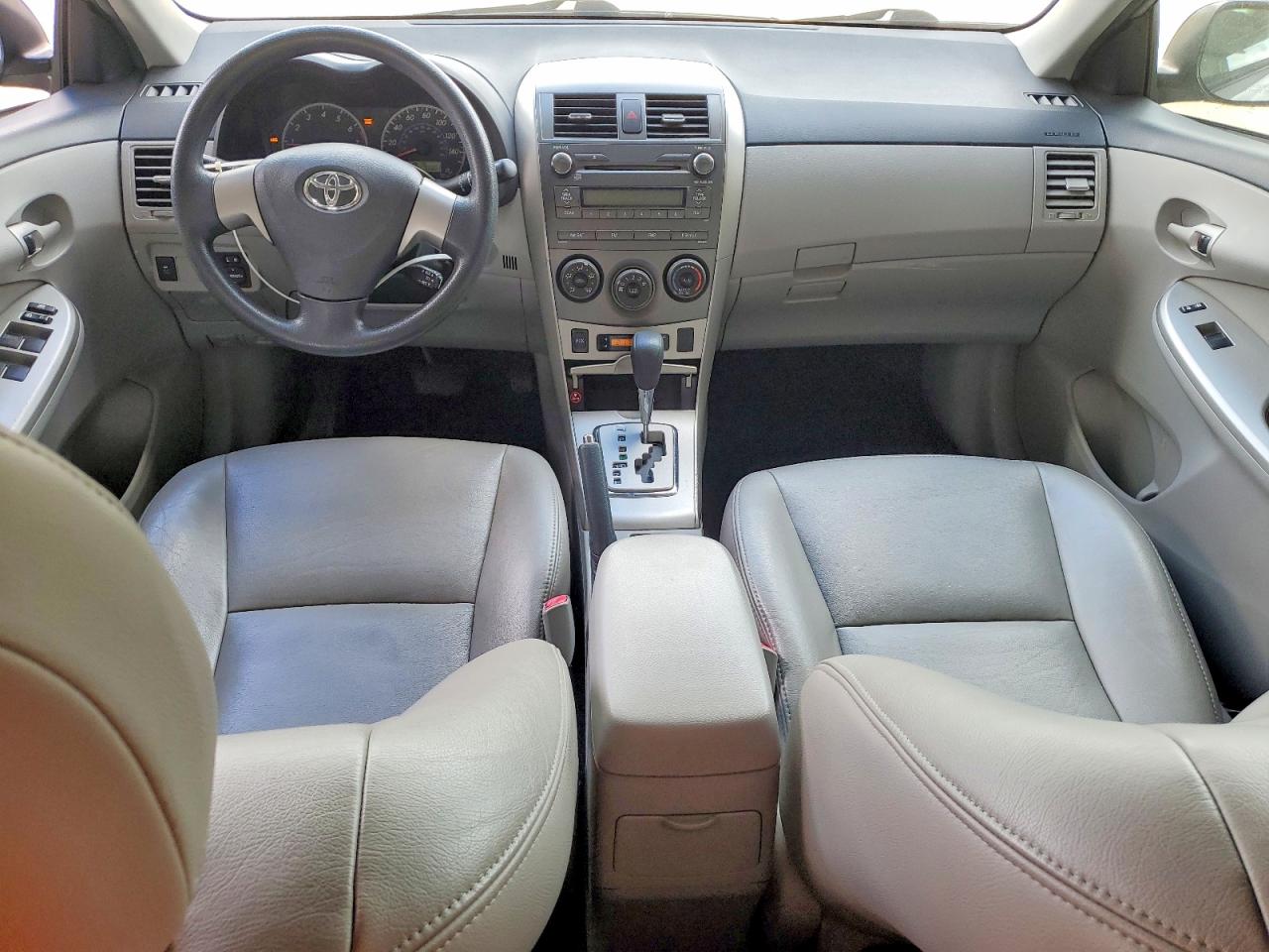 2011 Toyota Corolla Le Silver vin: JTDBU4EE5B9141718