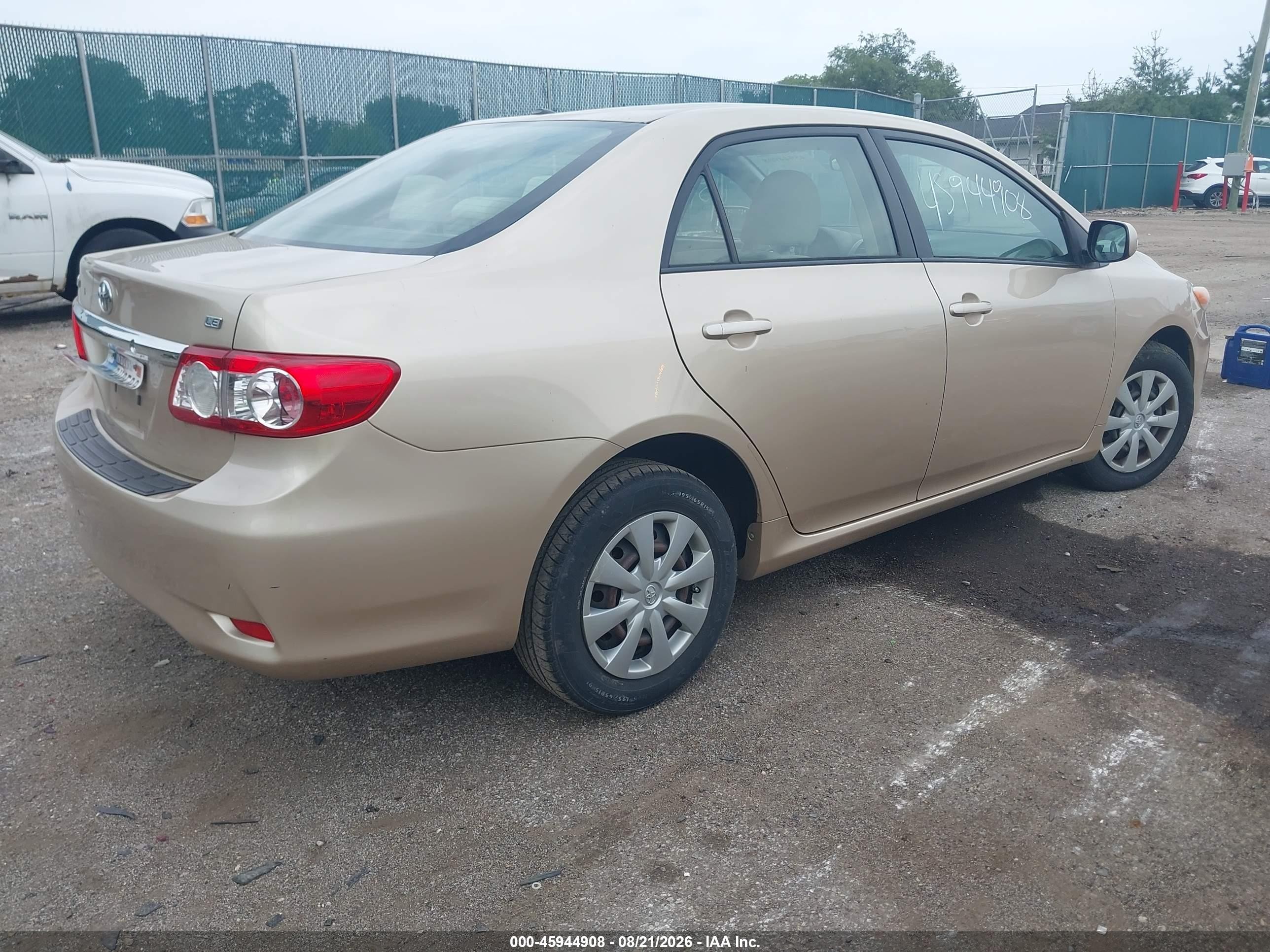 2011 Toyota Corolla Le Gold vin: JTDBU4EE5B9144943