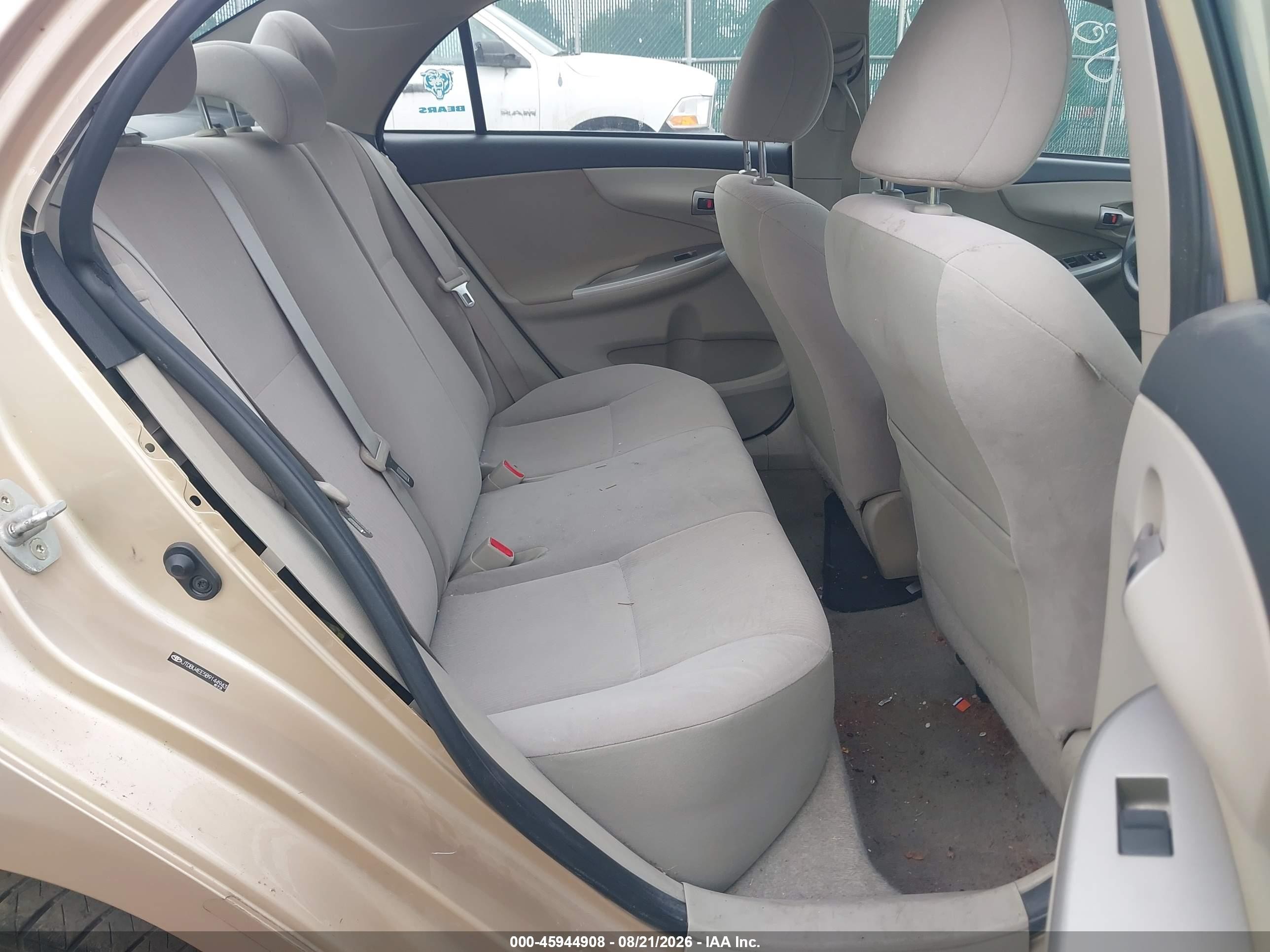 2011 Toyota Corolla Le Gold vin: JTDBU4EE5B9144943
