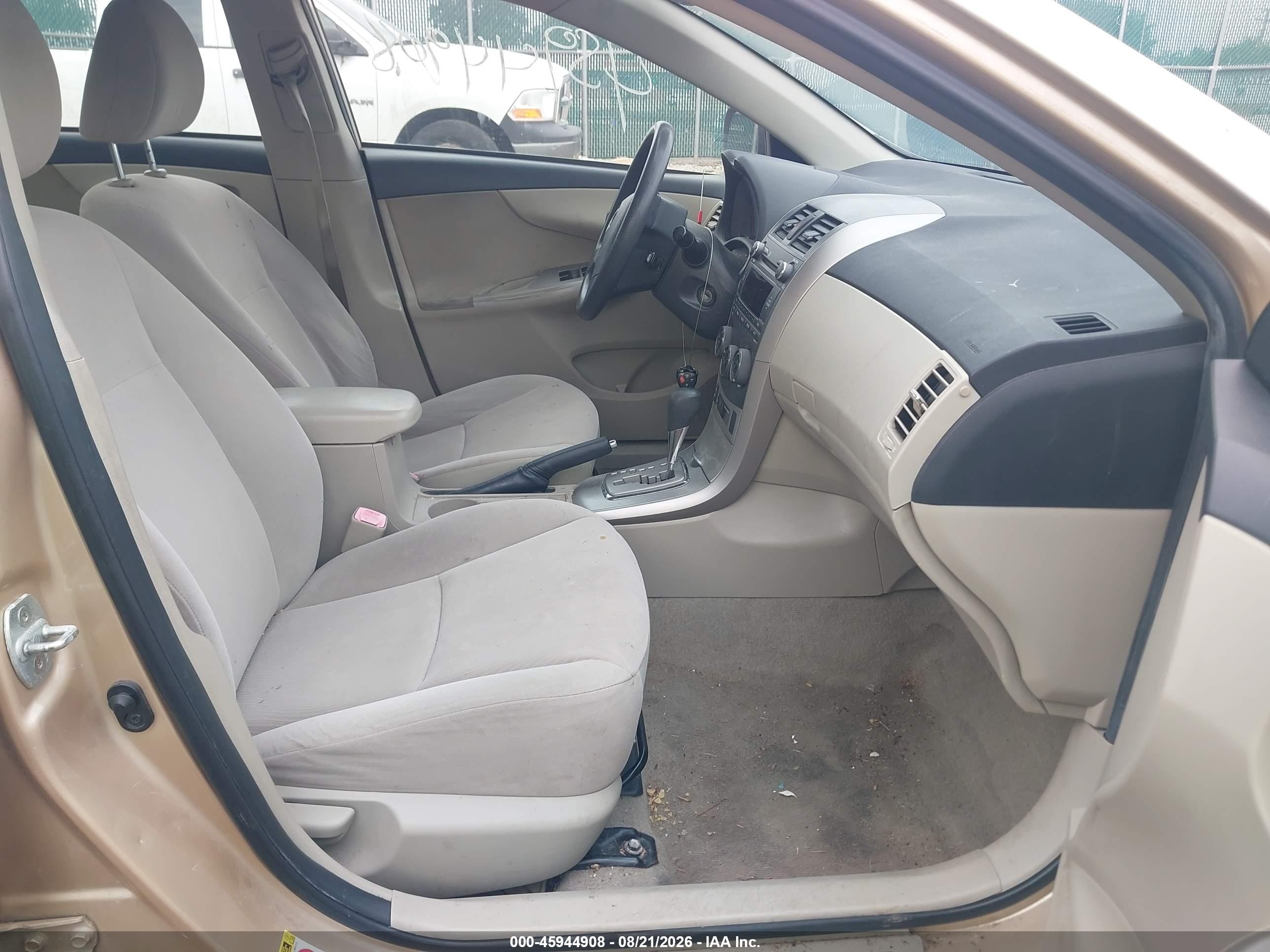 2011 Toyota Corolla Le Gold vin: JTDBU4EE5B9144943