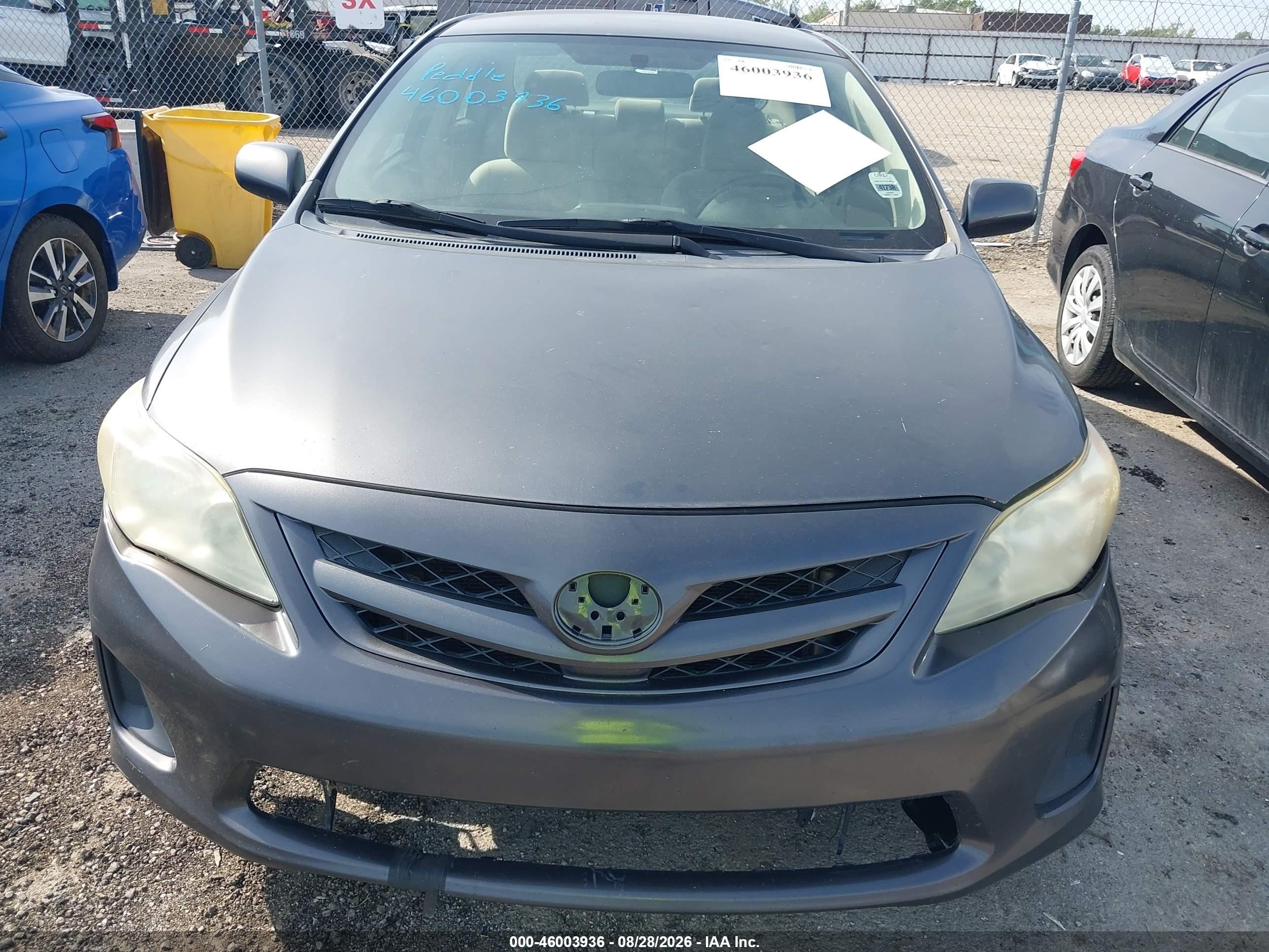 2011 Toyota Corolla Le Серый vin: JTDBU4EE5B9152170