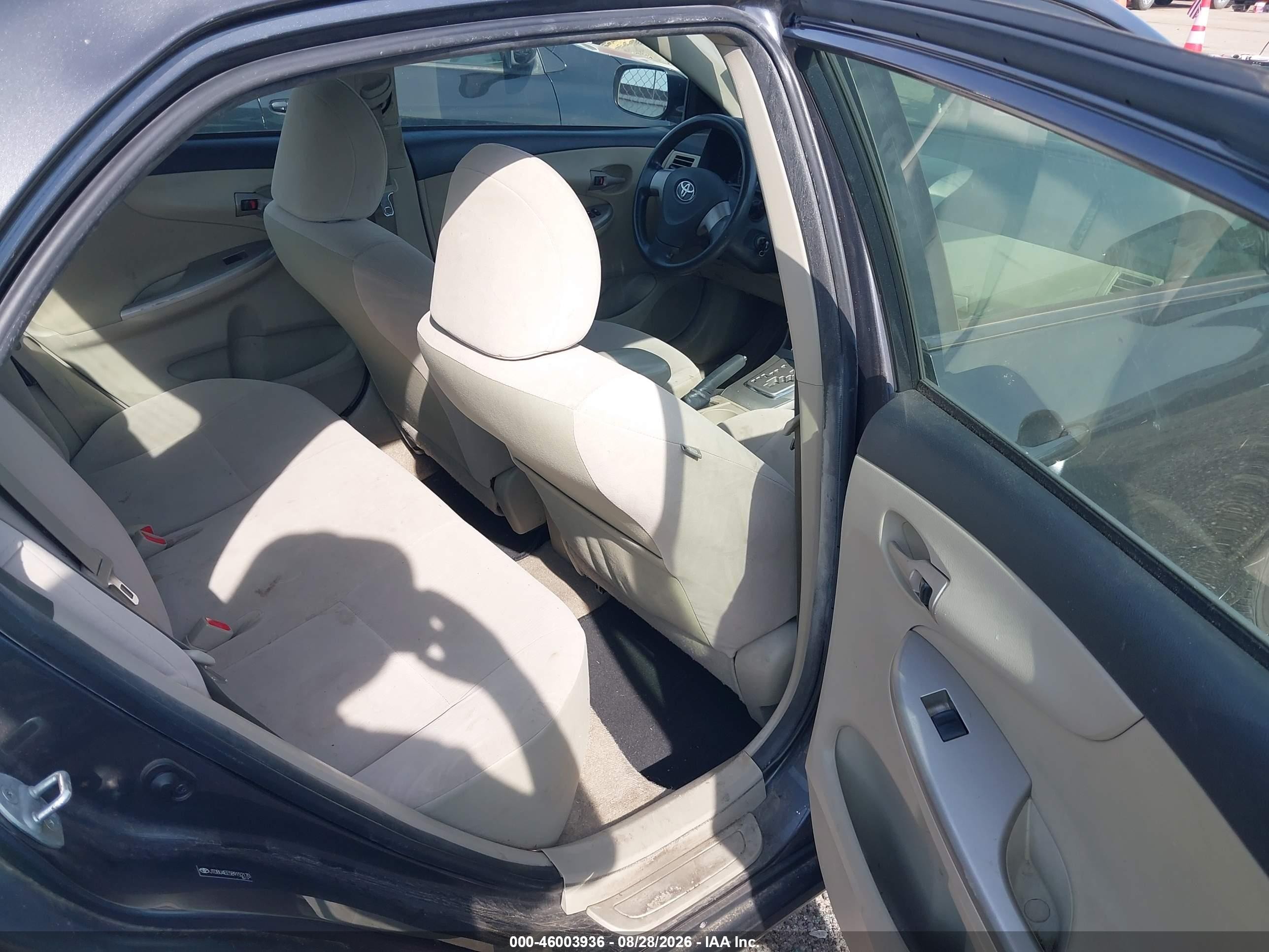 2011 Toyota Corolla Le Серый vin: JTDBU4EE5B9152170
