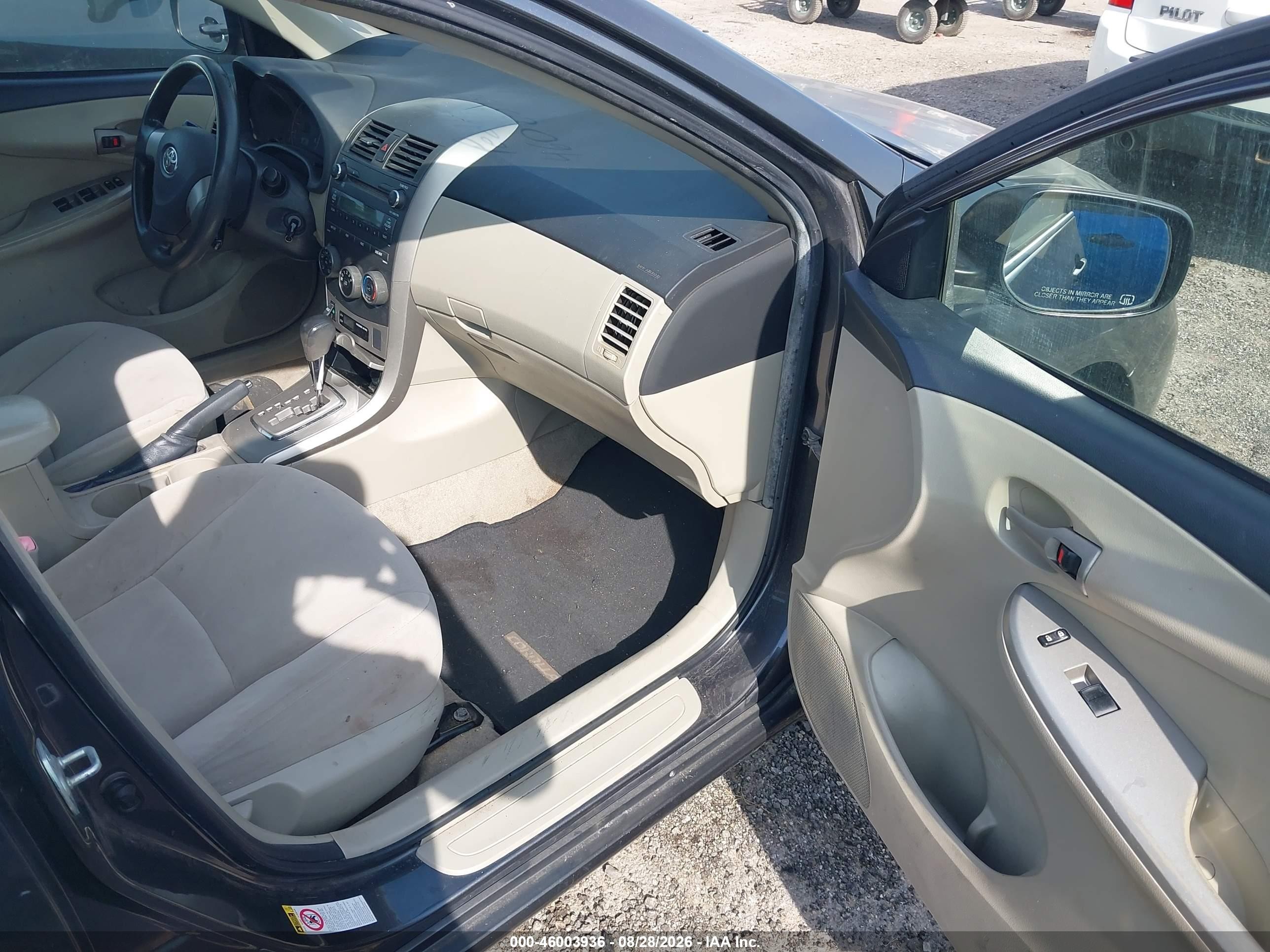 2011 Toyota Corolla Le Серый vin: JTDBU4EE5B9152170