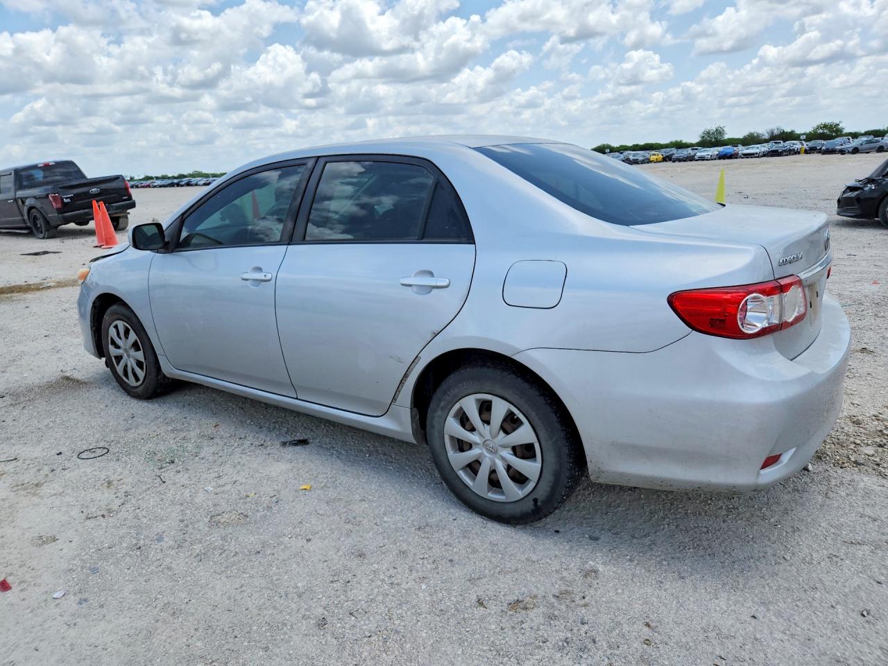 2011 Toyota Corolla Le Silver vin: JTDBU4EE5B9152623
