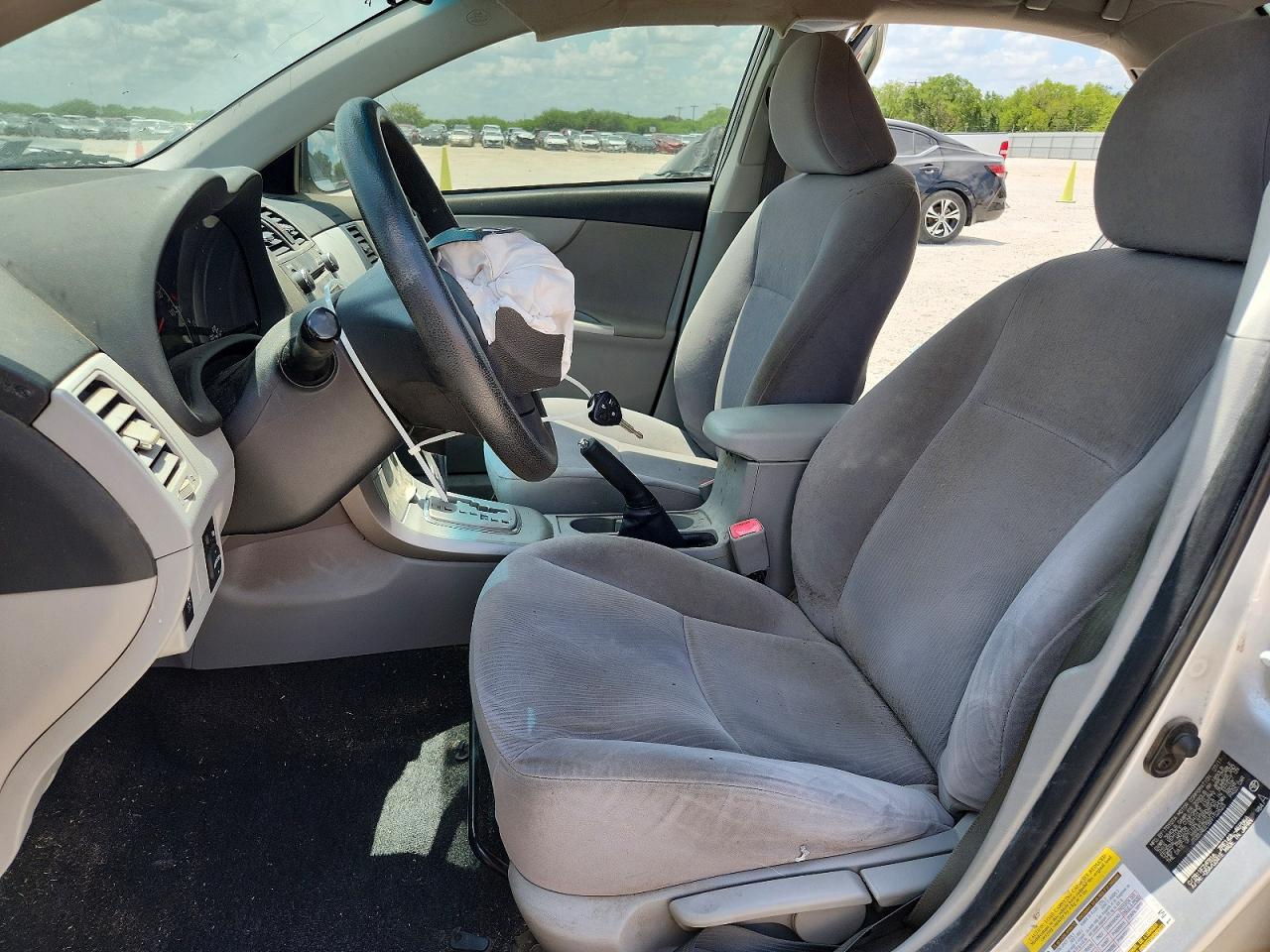 2011 Toyota Corolla Le Silver vin: JTDBU4EE5B9152623