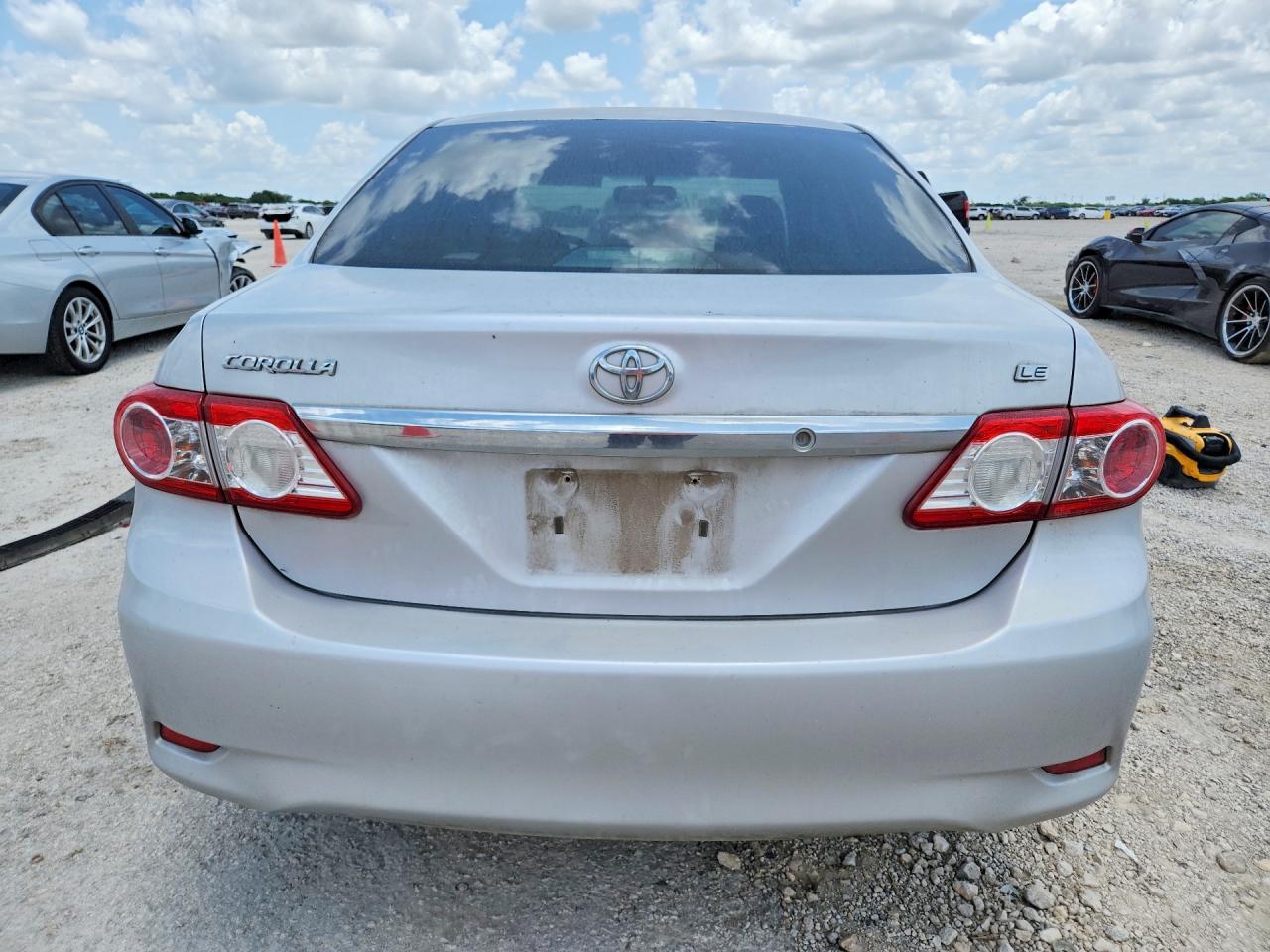 2011 Toyota Corolla Le Silver vin: JTDBU4EE5B9152623