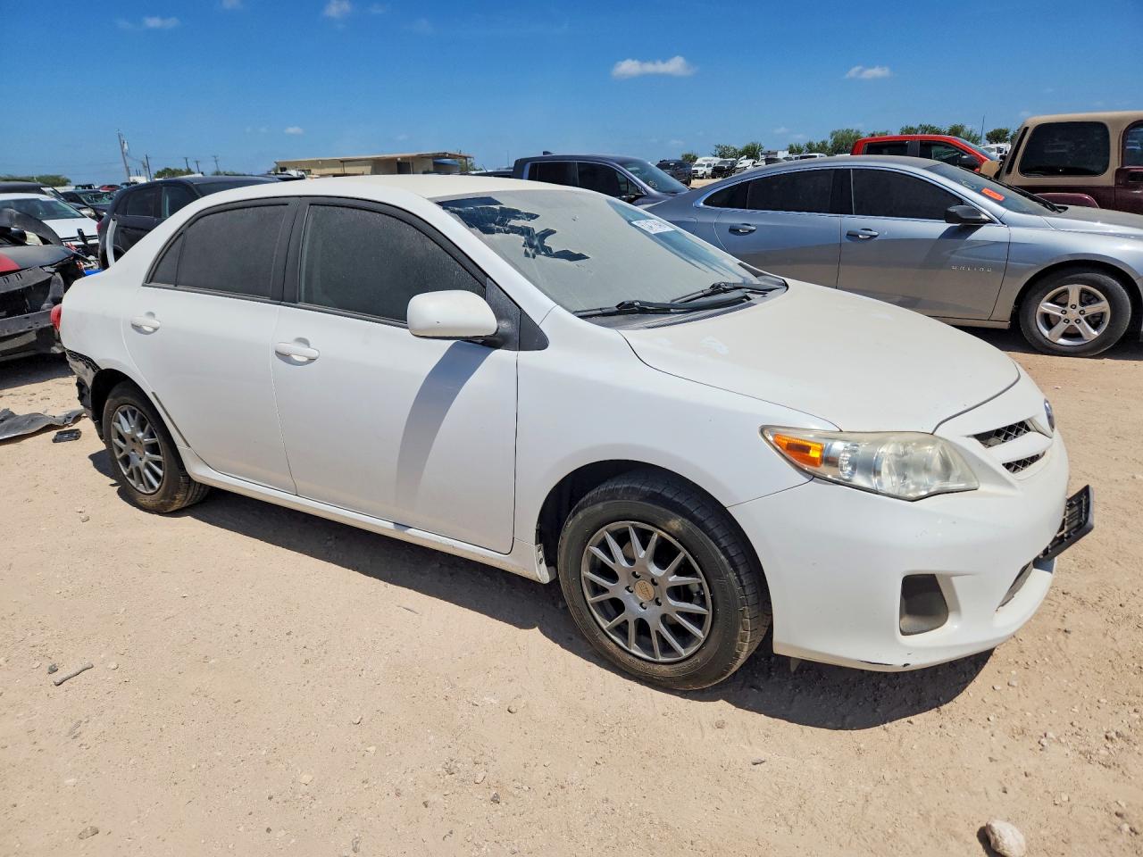 2011 Toyota Corolla Le White vin: JTDBU4EE5B9154971