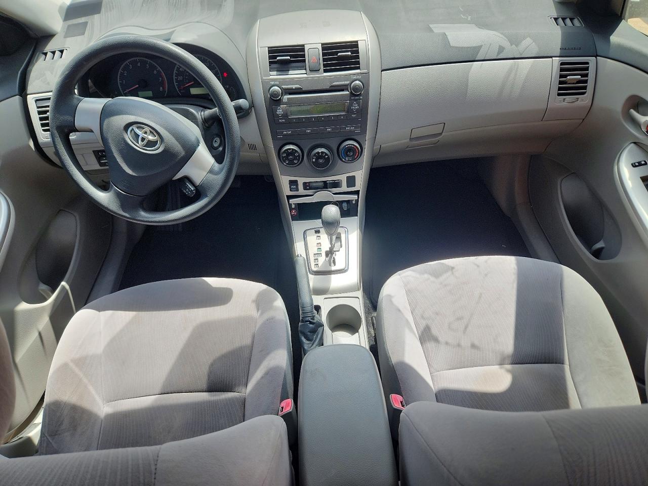2011 Toyota Corolla Le White vin: JTDBU4EE5B9154971