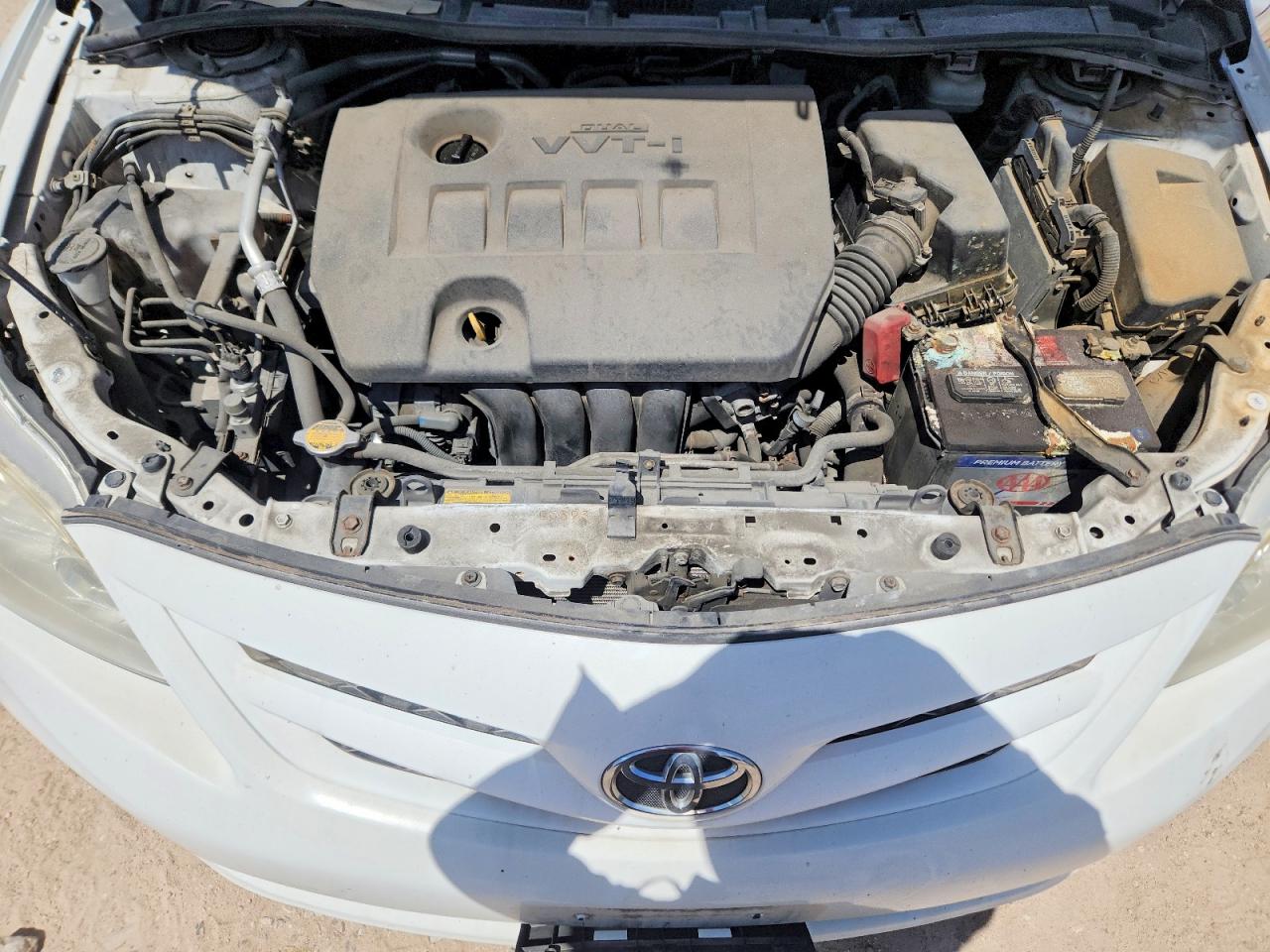 2011 Toyota Corolla Le White vin: JTDBU4EE5B9154971