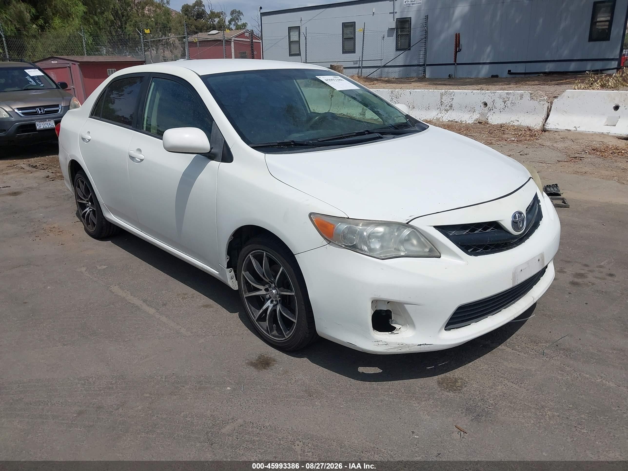 2011 Toyota Corolla Le White vin: JTDBU4EE5B9158003