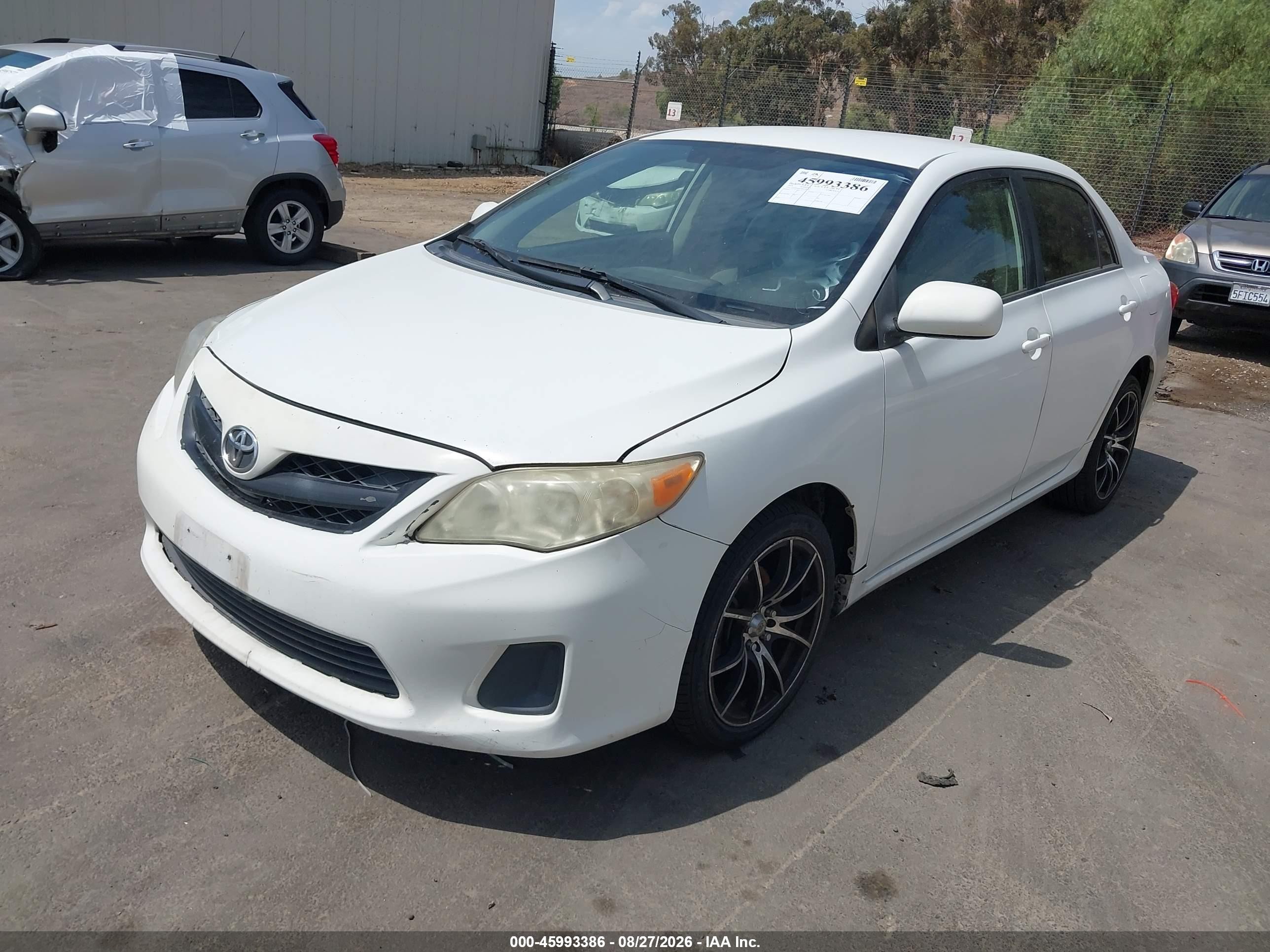 2011 Toyota Corolla Le White vin: JTDBU4EE5B9158003