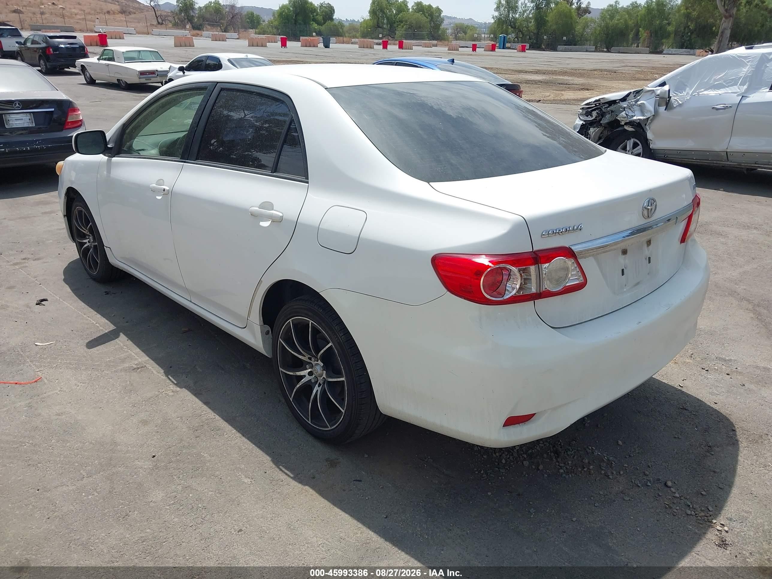 2011 Toyota Corolla Le White vin: JTDBU4EE5B9158003