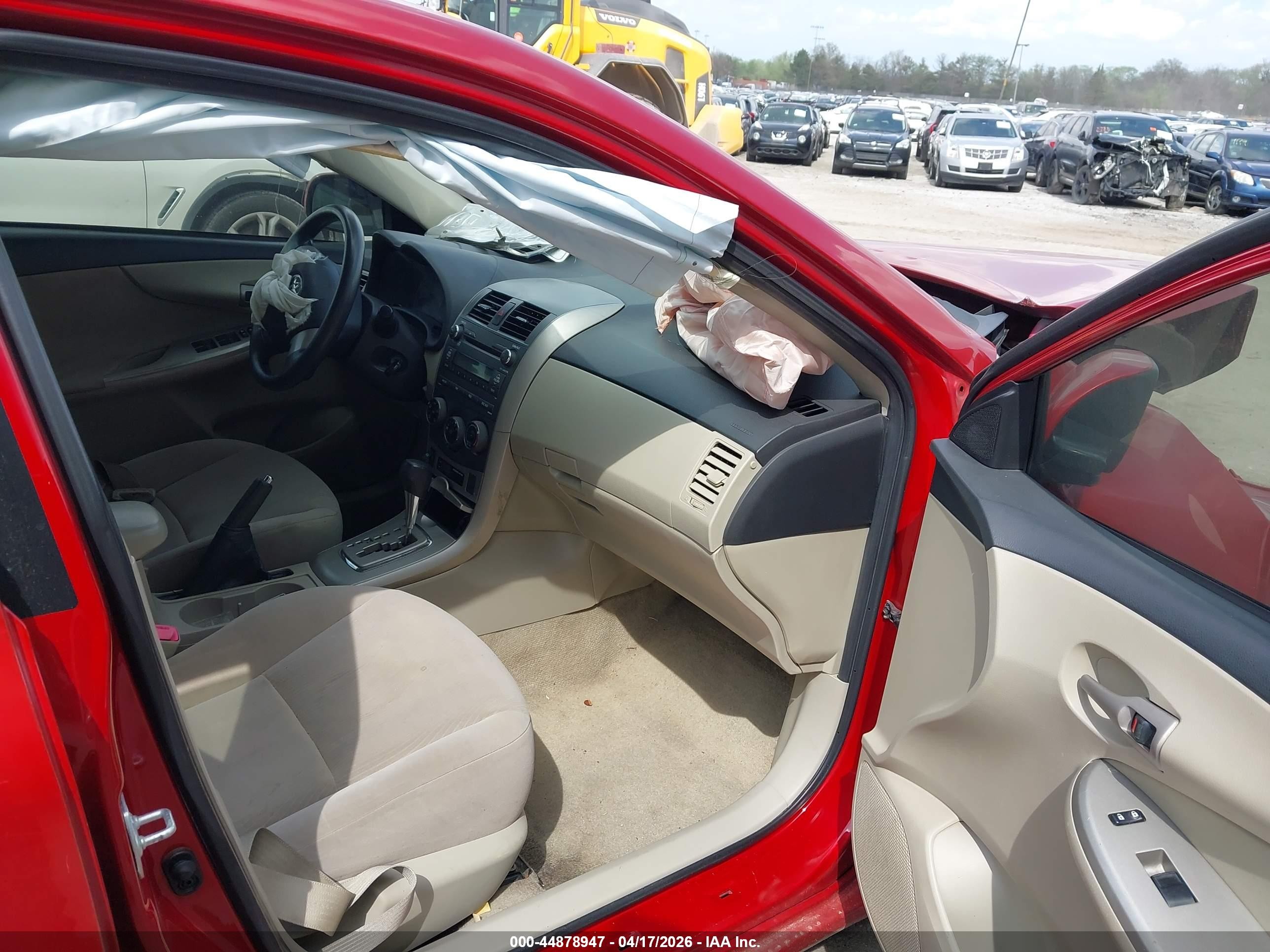 2011 Toyota Corolla Le Red vin: JTDBU4EE5B9160768