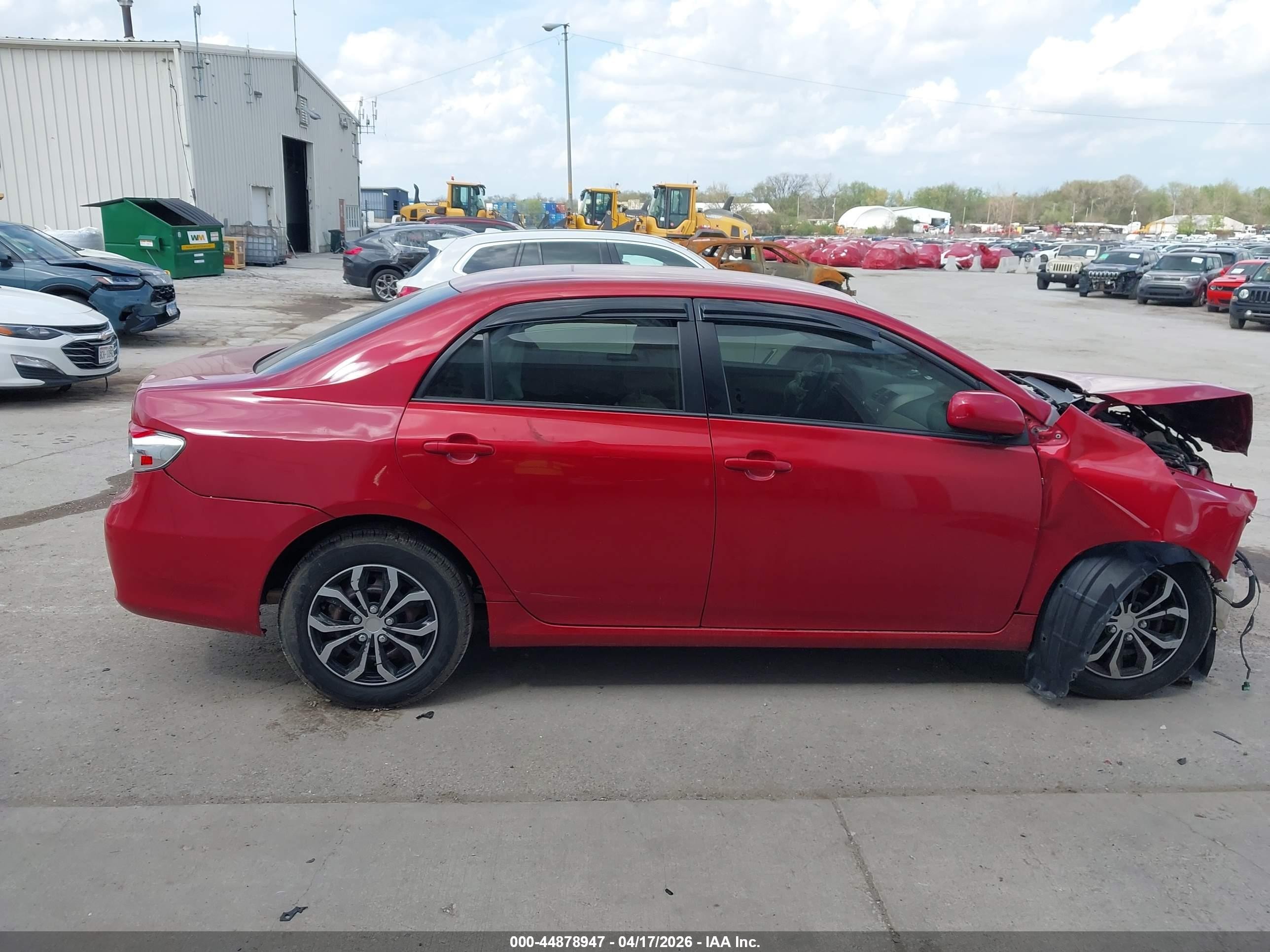 2011 Toyota Corolla Le Red vin: JTDBU4EE5B9160768