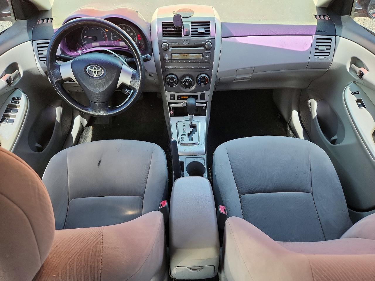 2011 Toyota Corolla Le Red vin: JTDBU4EE5B9161323